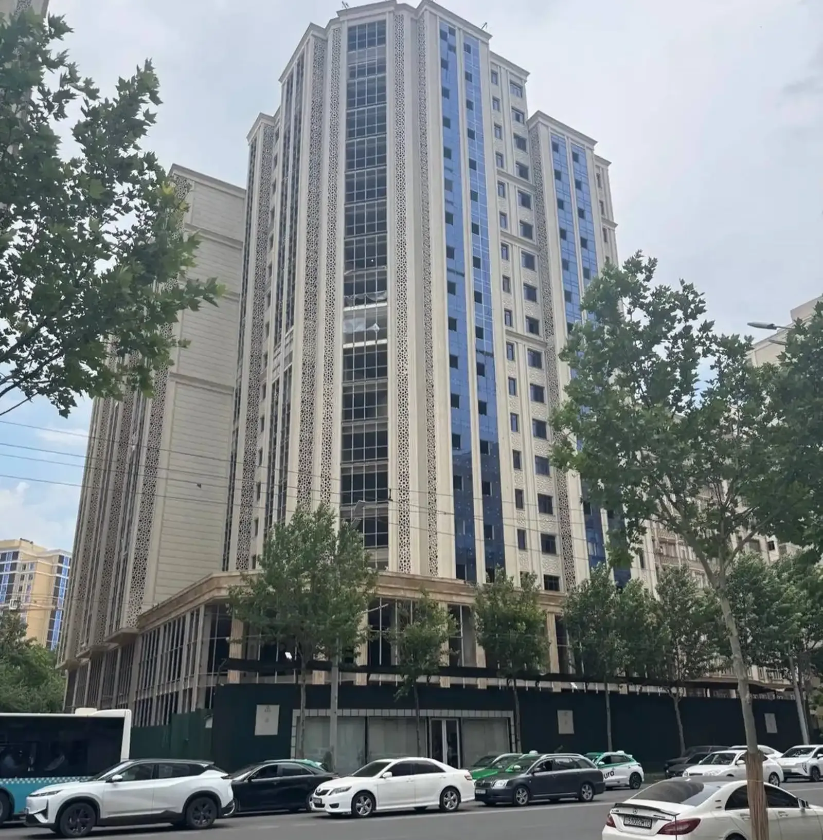 2-комн. квартира, 14 этаж, 61 м², Пайкари голубой экран