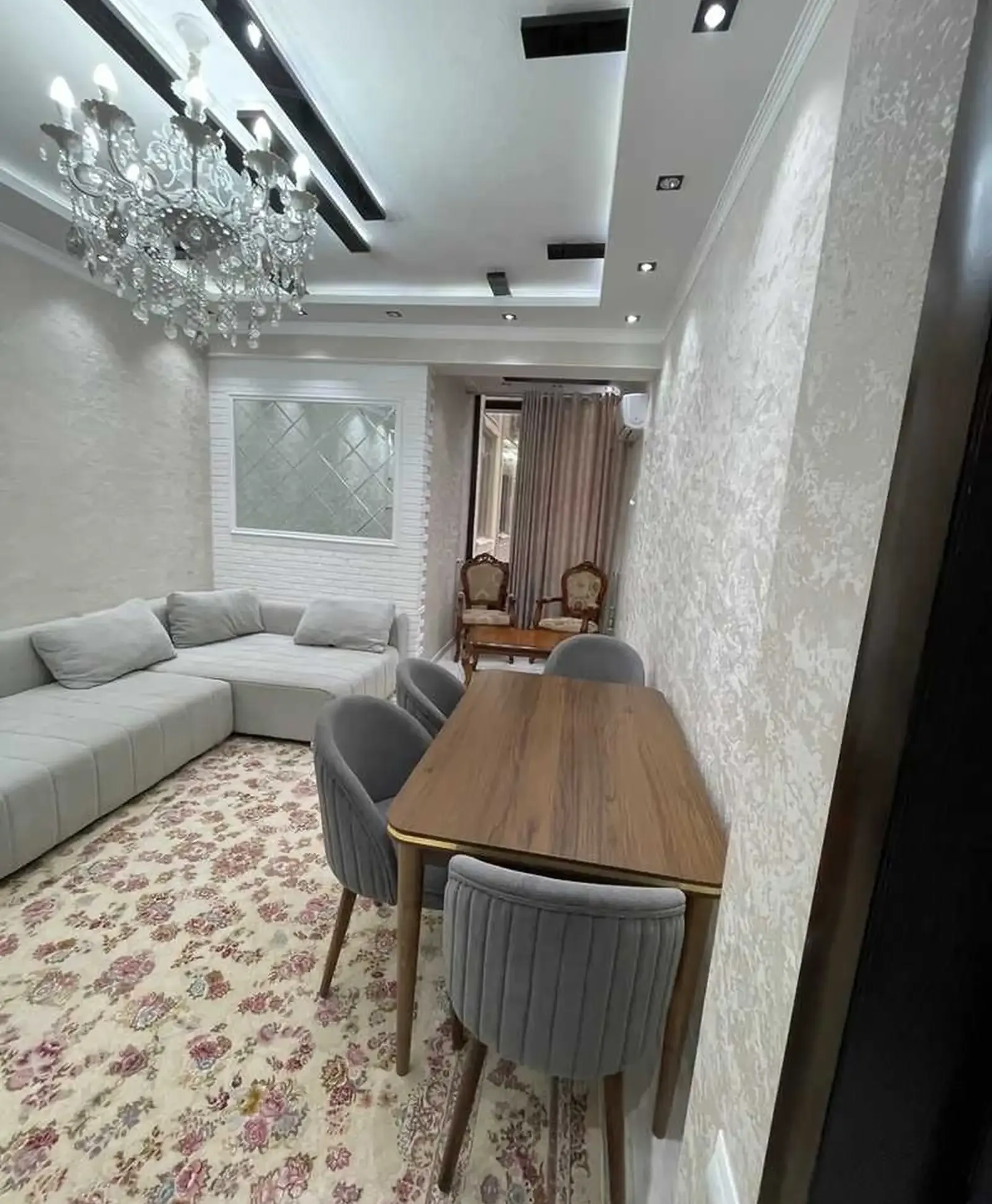 2-комн. квартира, 8 этаж, 60м², Гостиница Хилтон