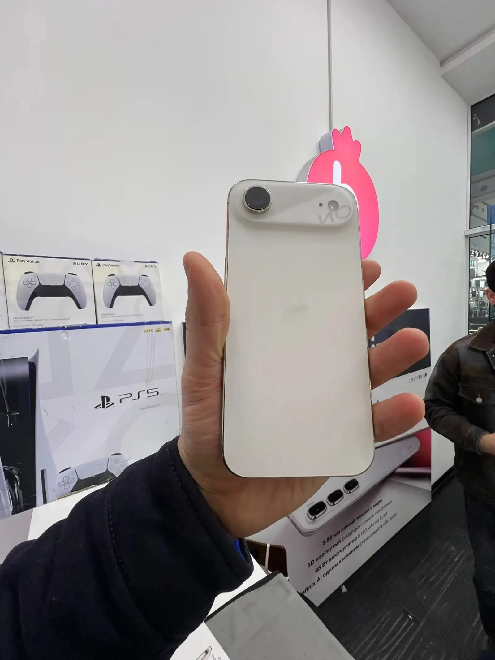 Apple iPhone Air, 256 gb, Light Gold — фото 4
