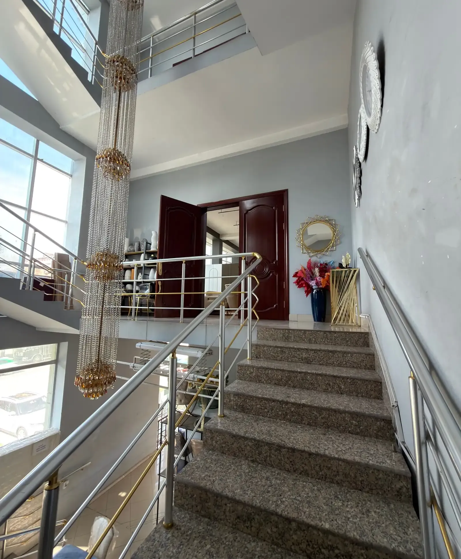 Помещение под магазин / салон, 2500м², Сино 33мкр