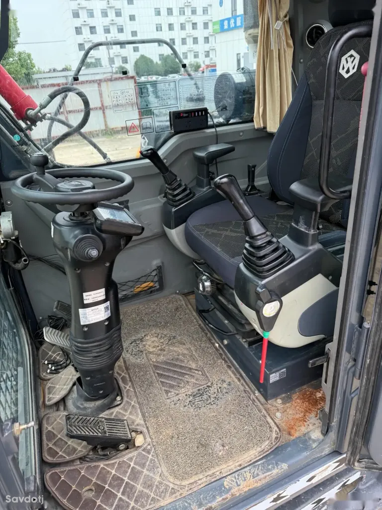Экскаватор XINYUAN 70