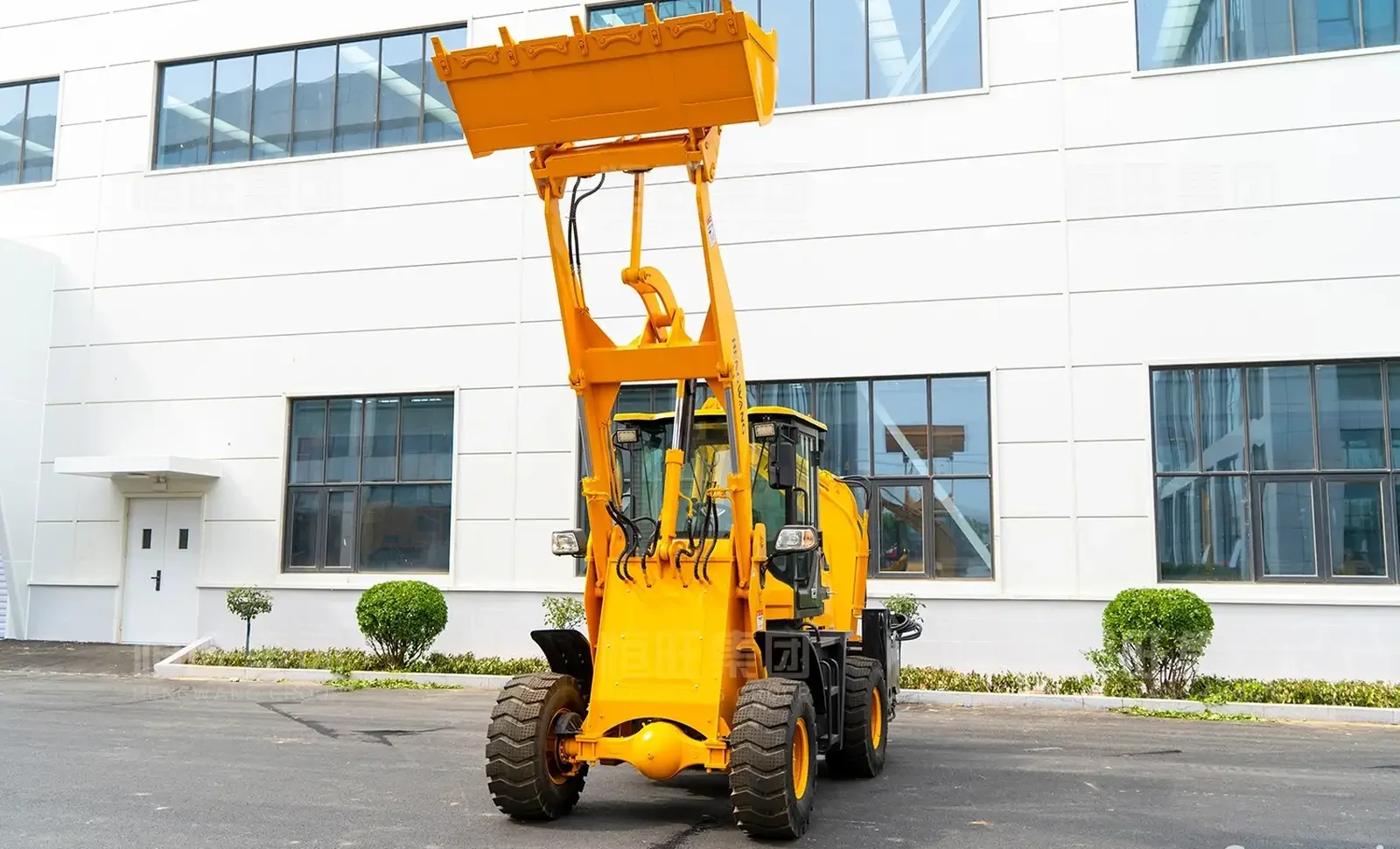 Экскаватор погрузчик HW 15-26