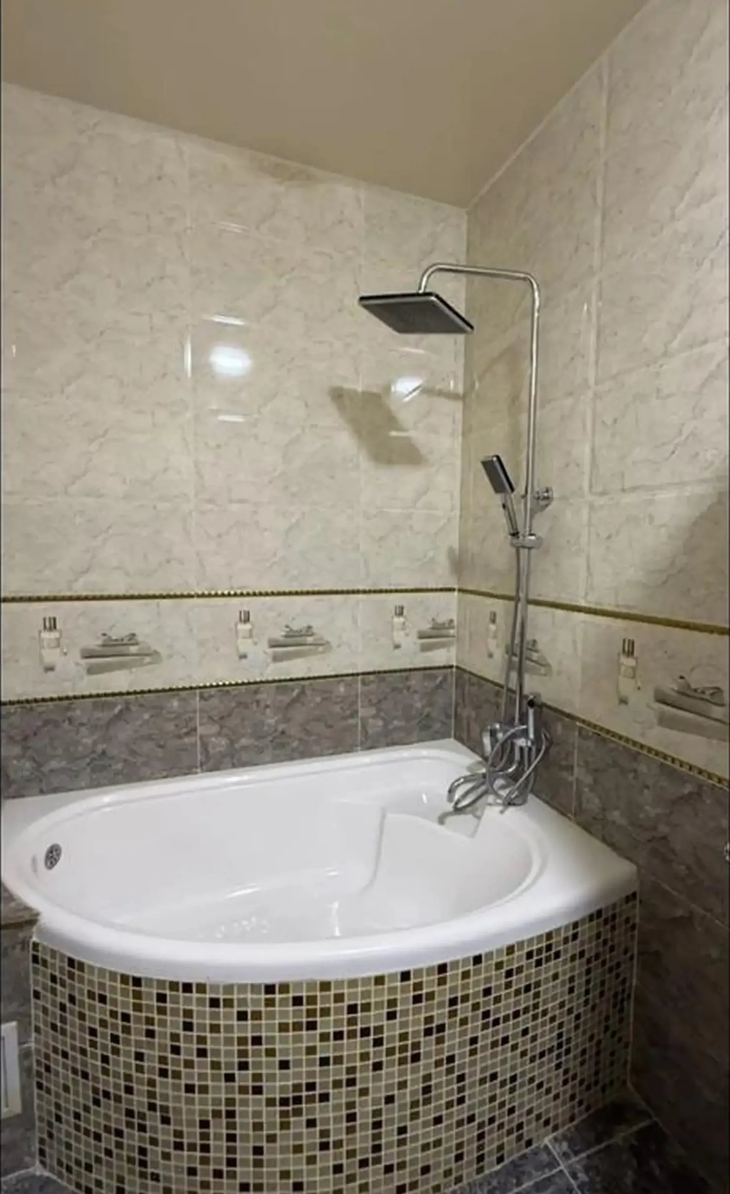 2-комн. квартира, 12 этаж, 96м², Шохмансур