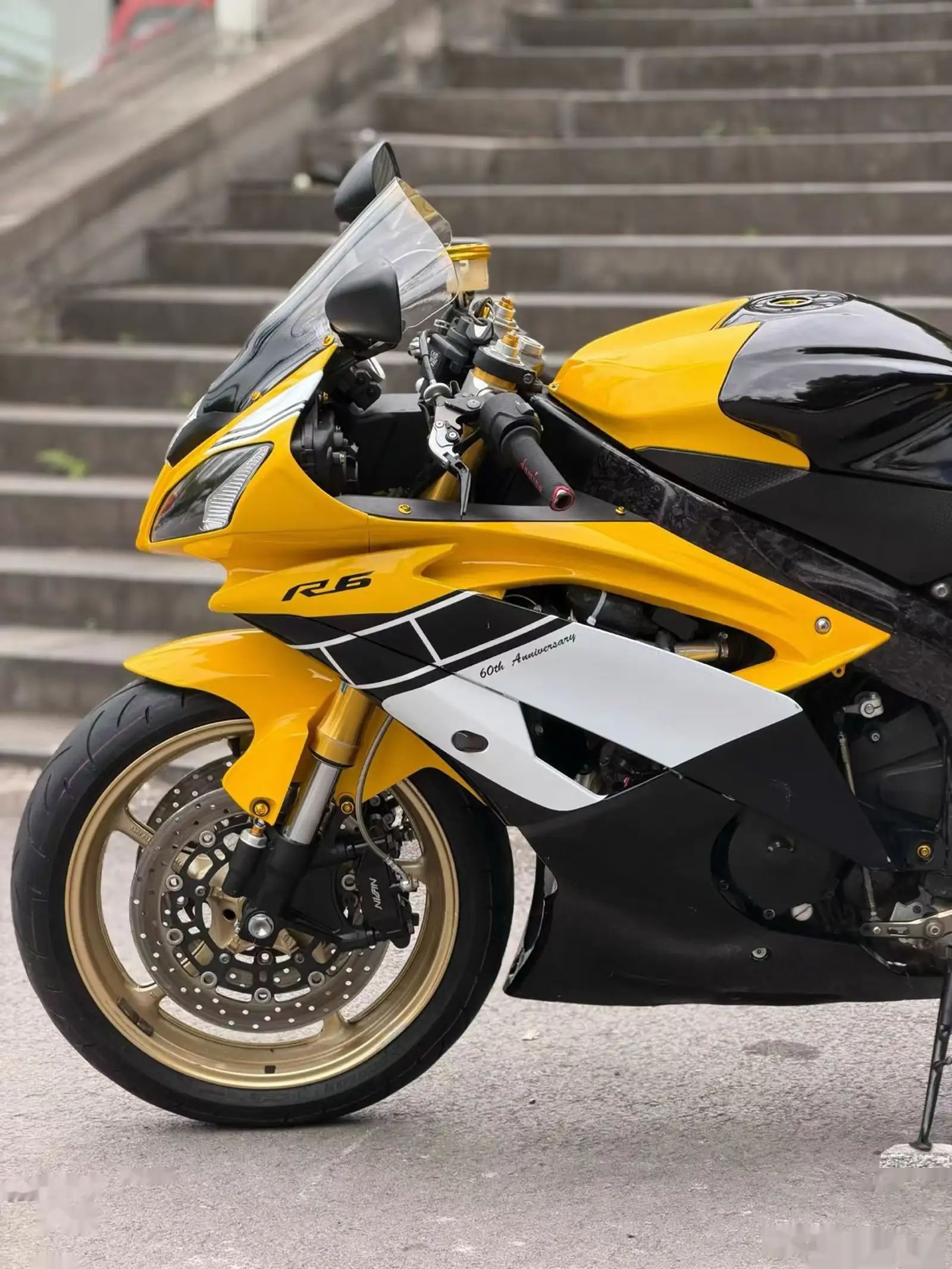 Мотоцикл YAMAHA R