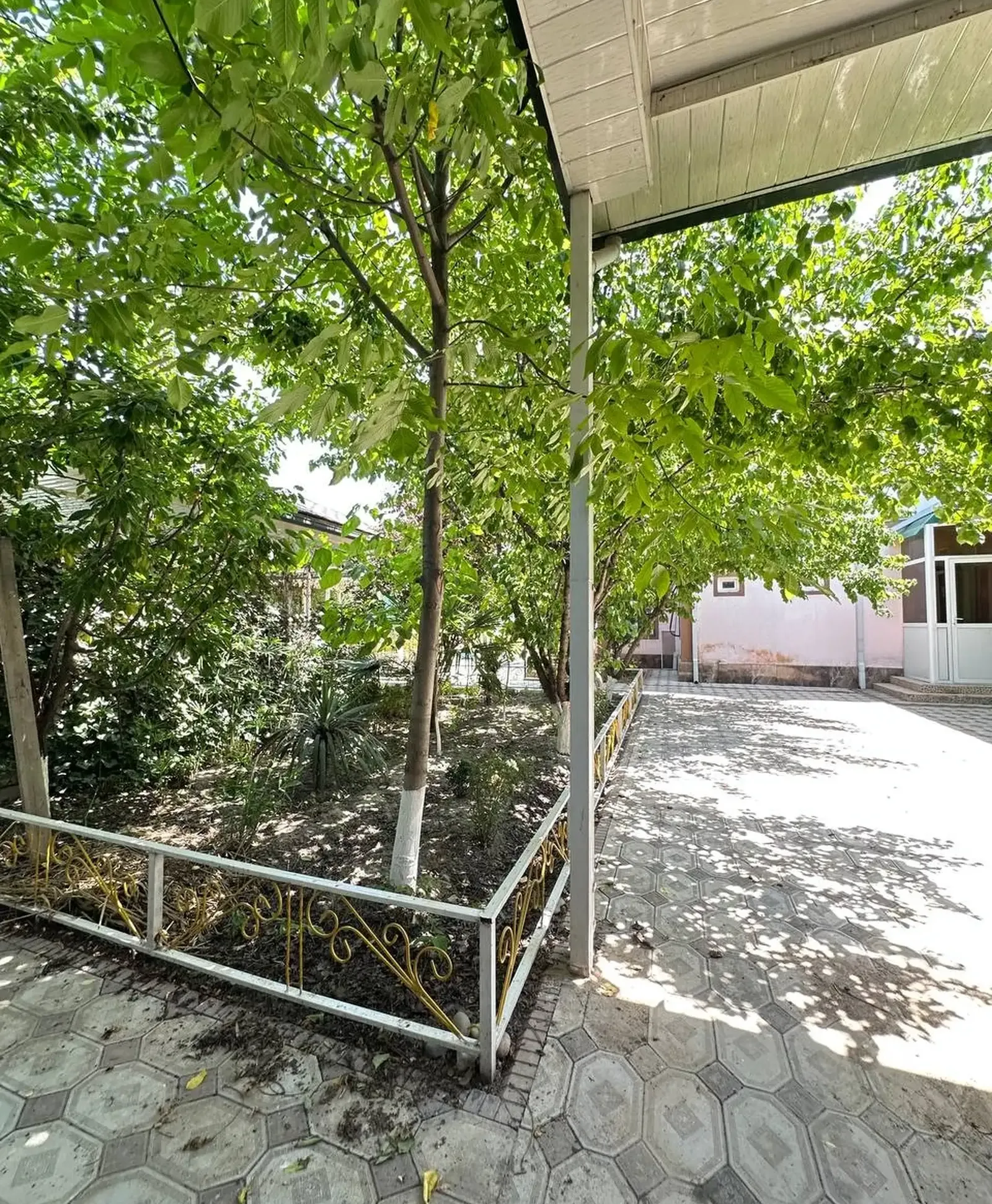 3 этажный, 6-комн. дом, 260 м², 8 соток, Сино