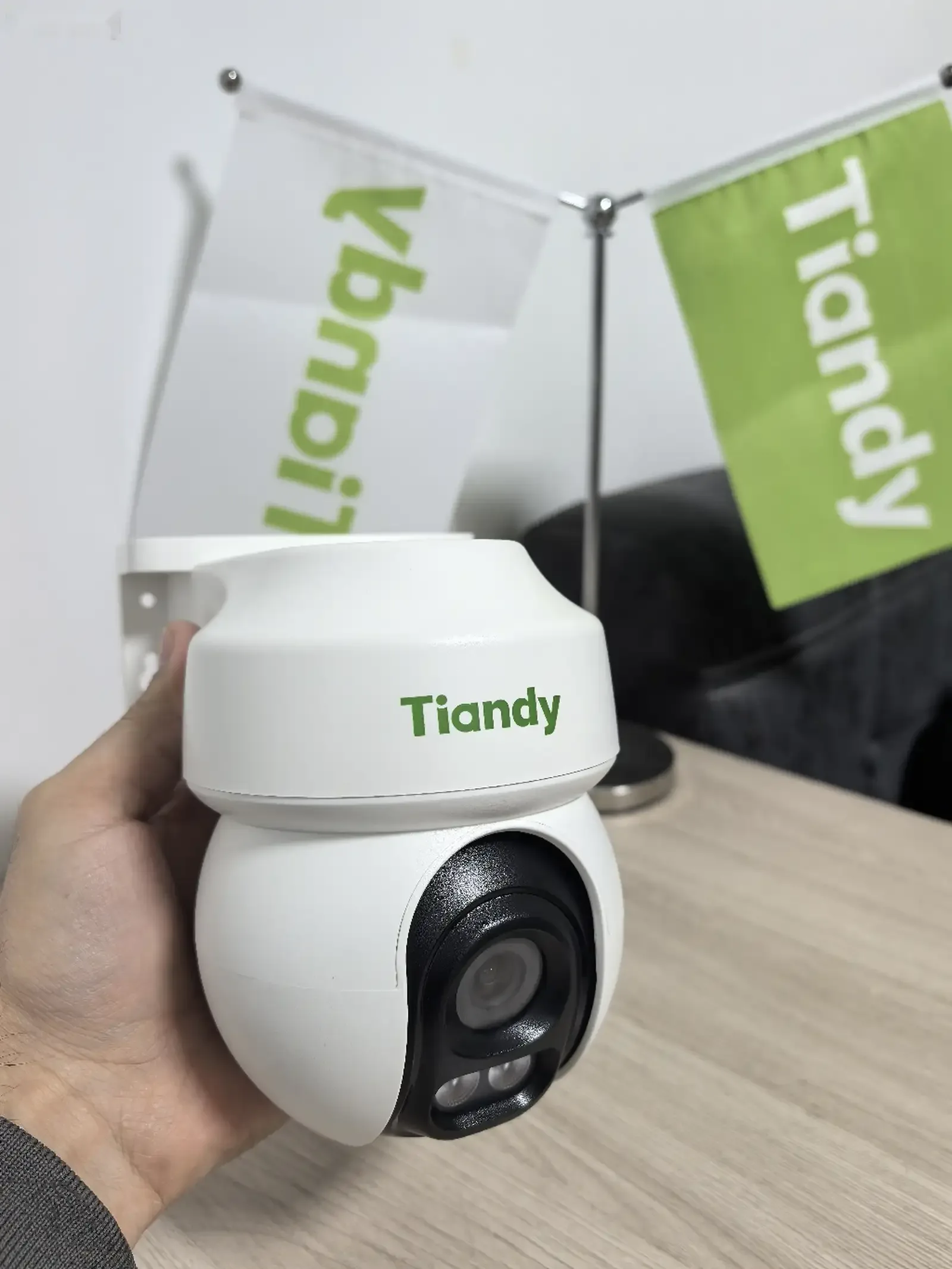 Поворотная солнечная камера Tiandy TC-H333K 9DA-4 — фото 2
