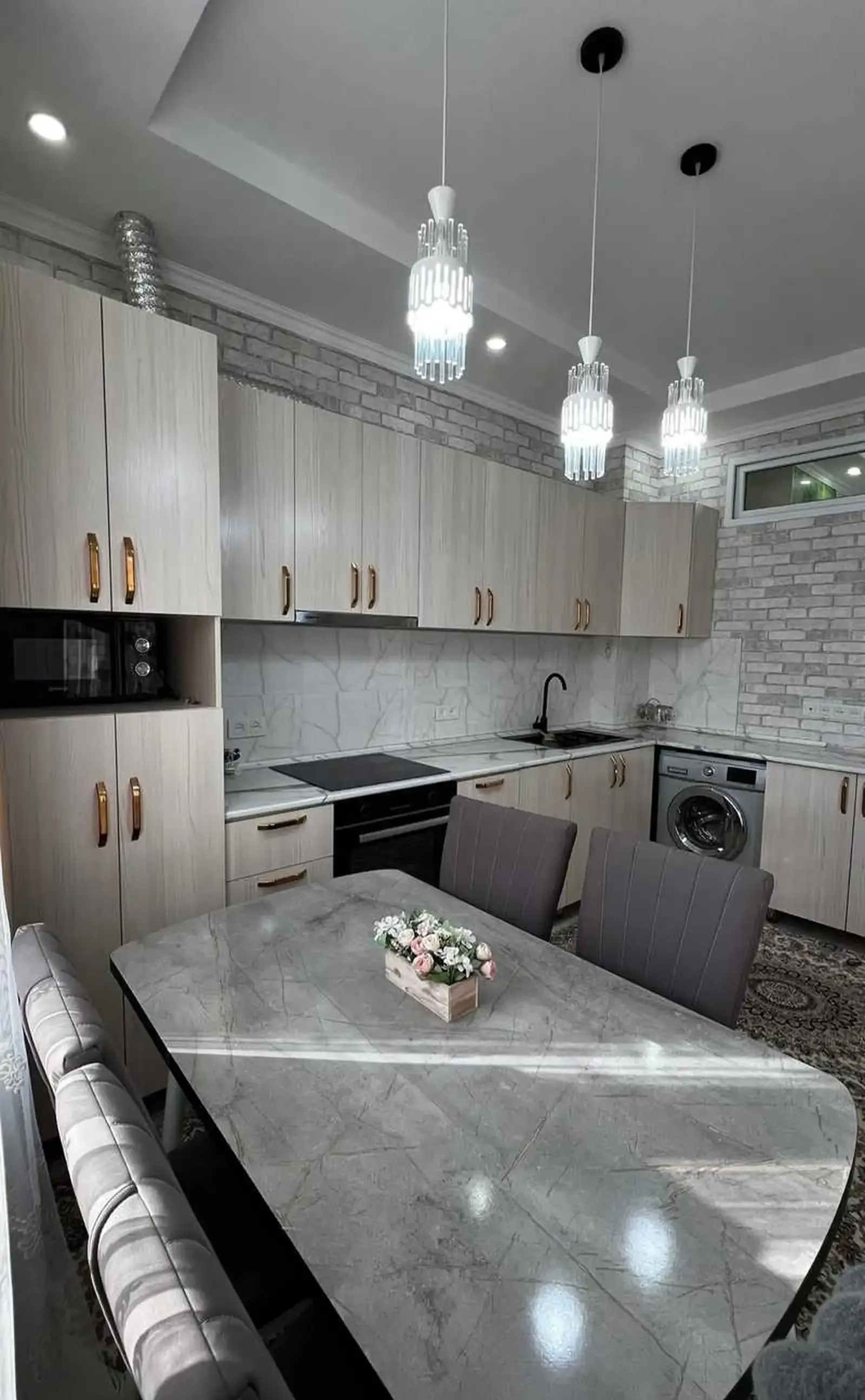 3-комн. квартира, 13 этаж, 70м²,Голубой экран