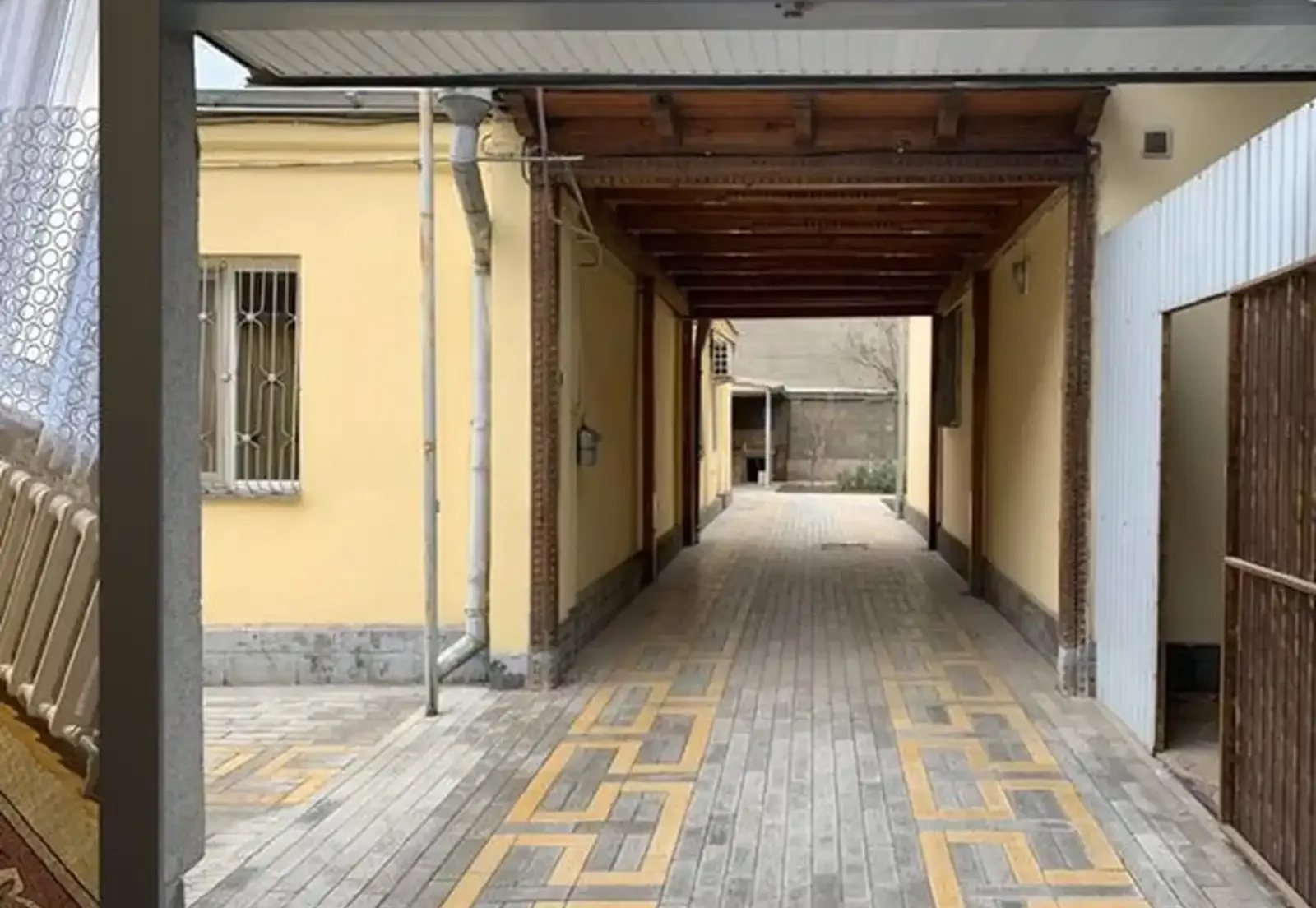 1-этажный, 6 комнатный дом, 340 м², Сомони