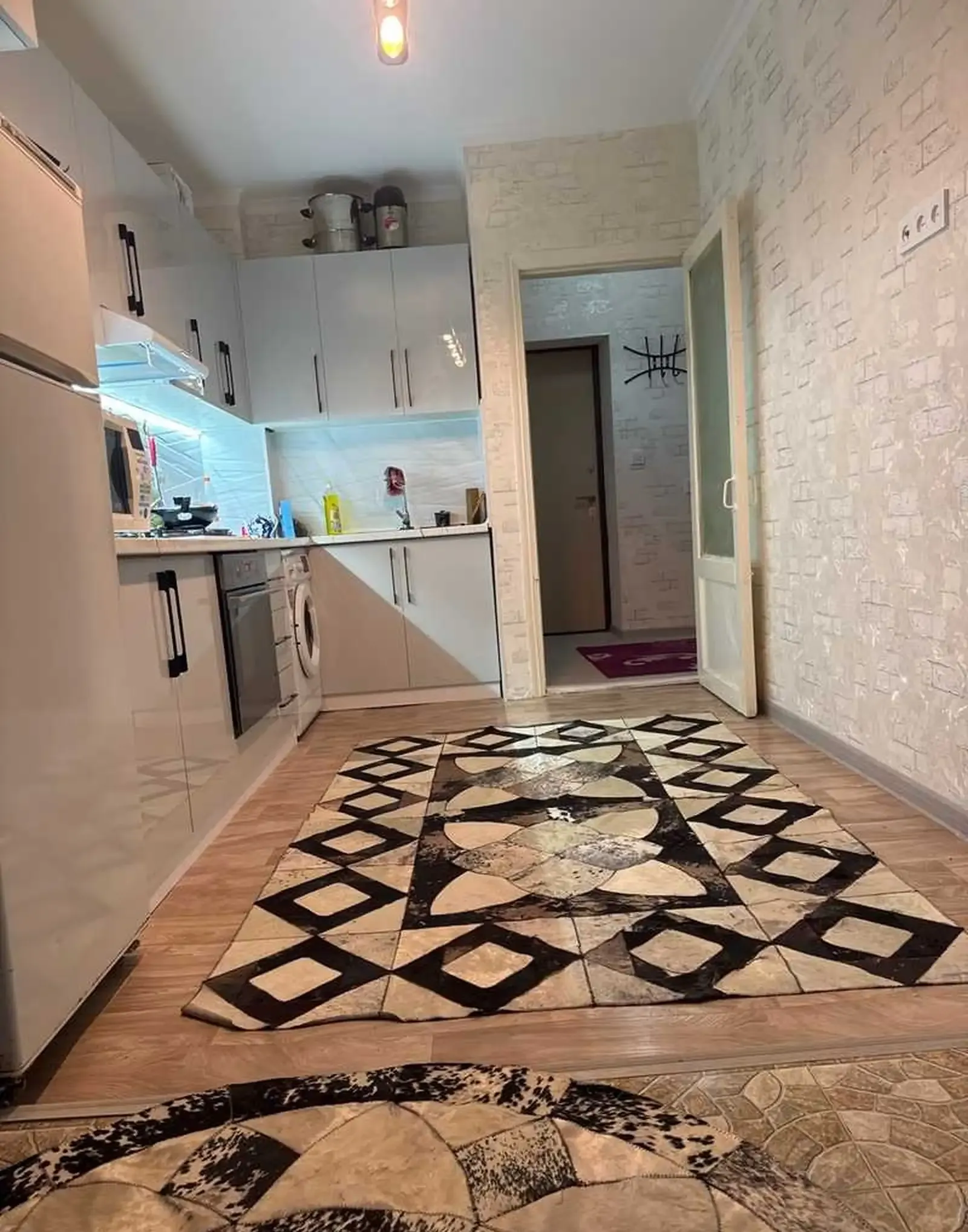 3-комн. квартира, 1 этаж, 75м², Сино
