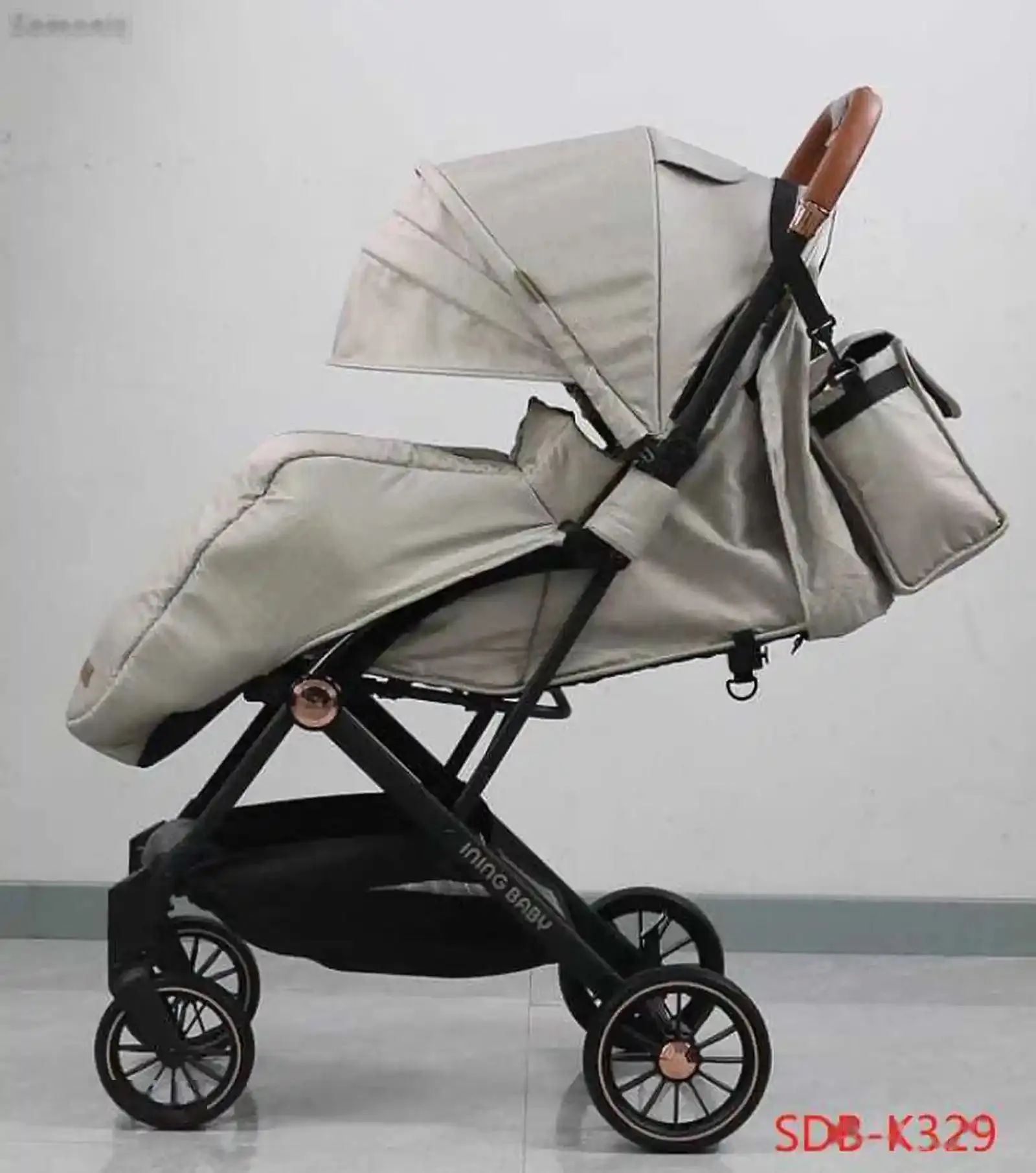 Коляска прогулочная