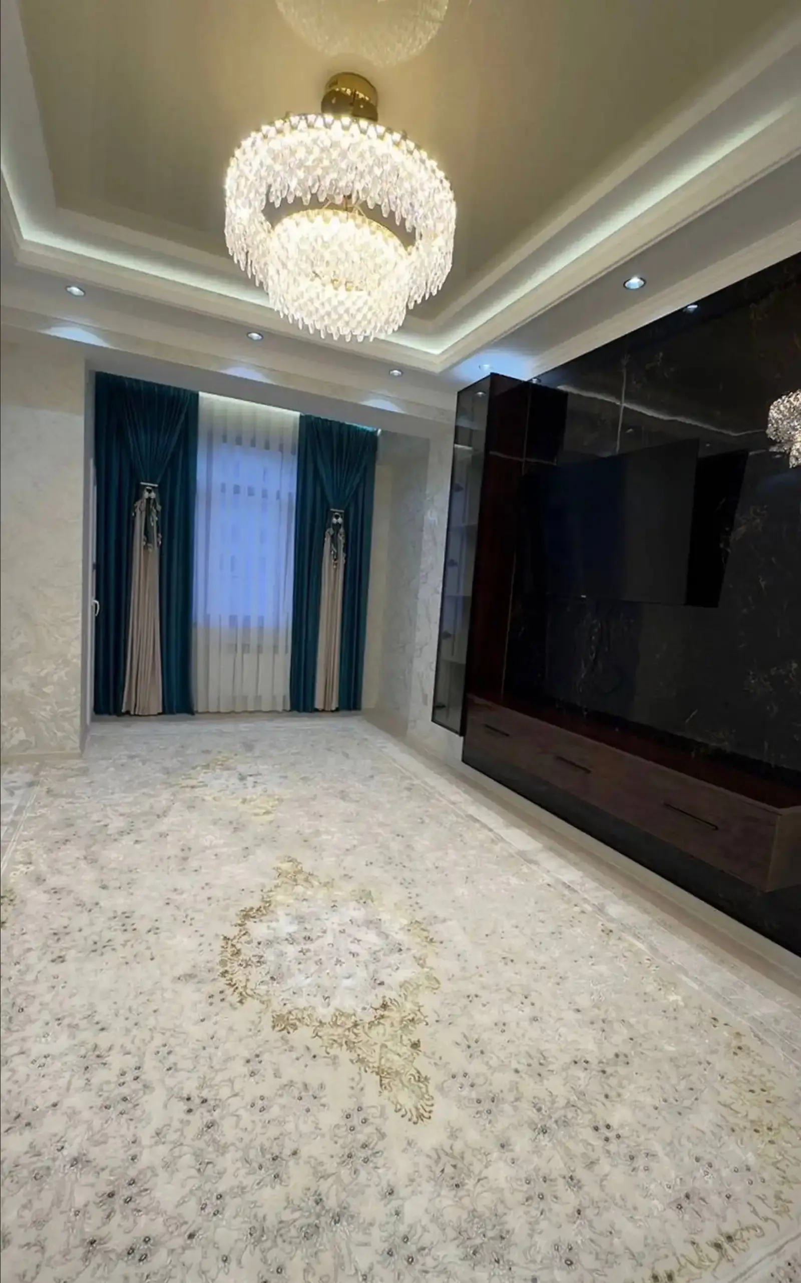 3-комн. квартира, 9 этаж, 70 м², Шохмансур - Пушти 4 дома, написано ресторан ок