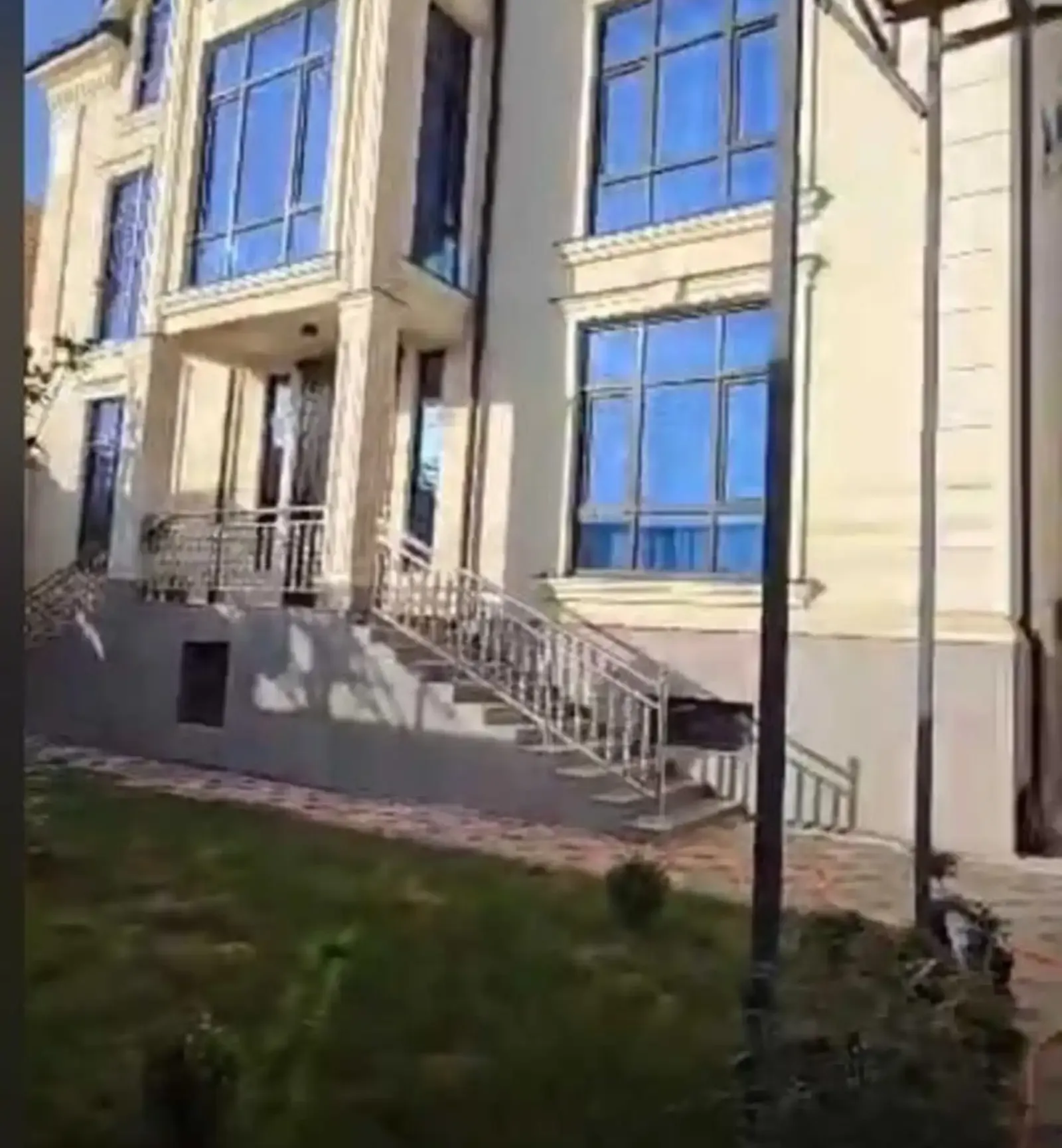 2-этажный, 12 комнатный дом, 550 м², Шохмансур