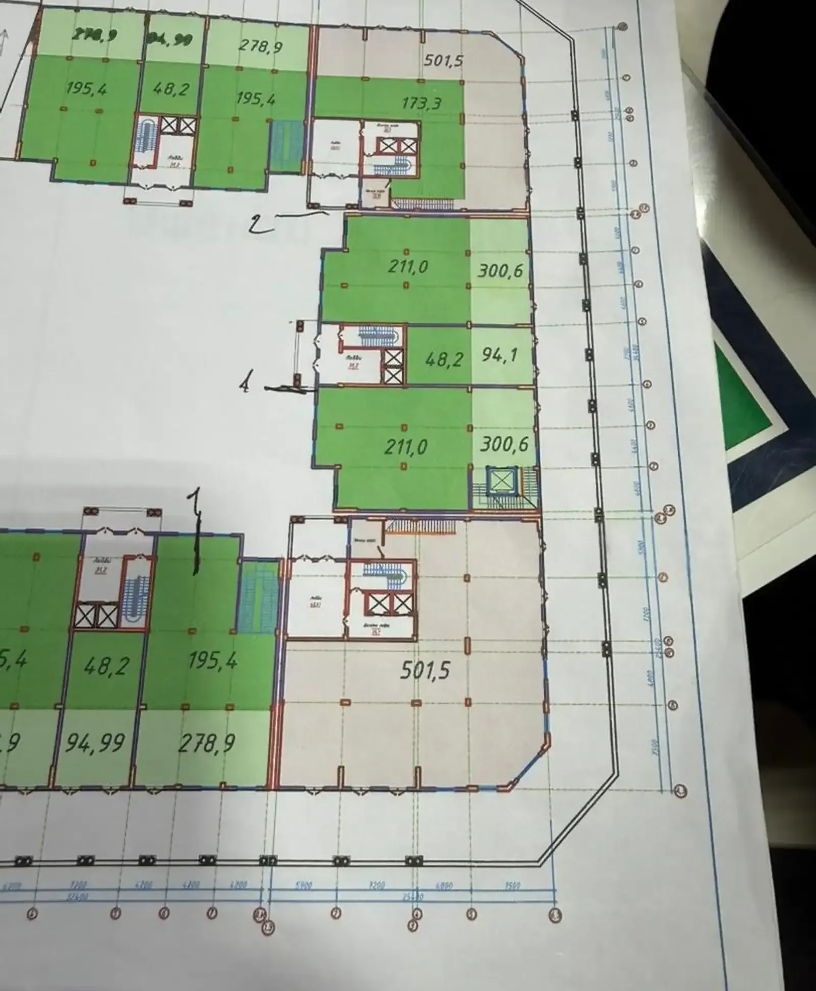 Помещение под свободное назначение, 960м², И.Сомони, Истиклол
