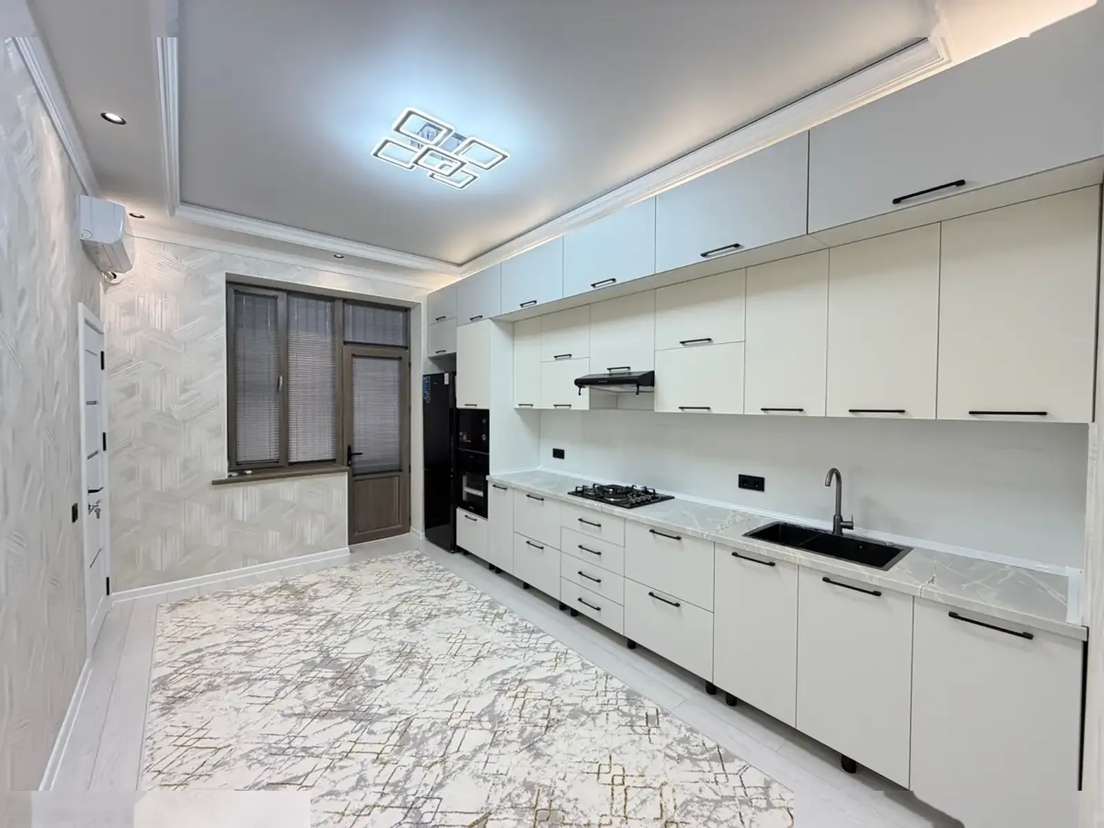 4-комн. квартира, 8 этаж, 93 м², 12 мкр — фото 2