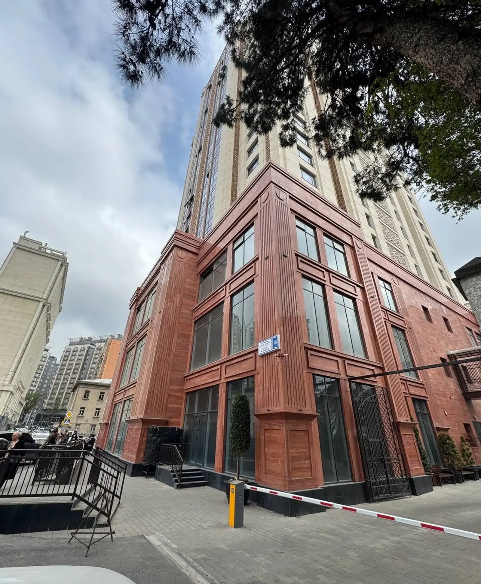 3-комн. квартира, 15 этаж, 137 м², н.Шохмансур,Оперка-Luxury Tower