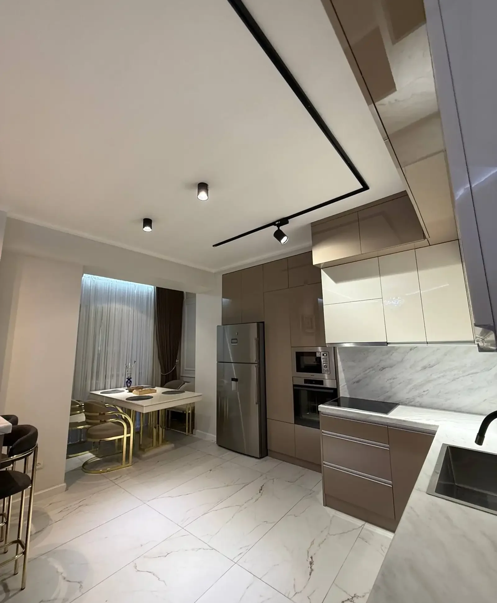 3-комн. квартира, 4 этаж, 168 м², Исмоили Сомони Овир Пули Сангин
