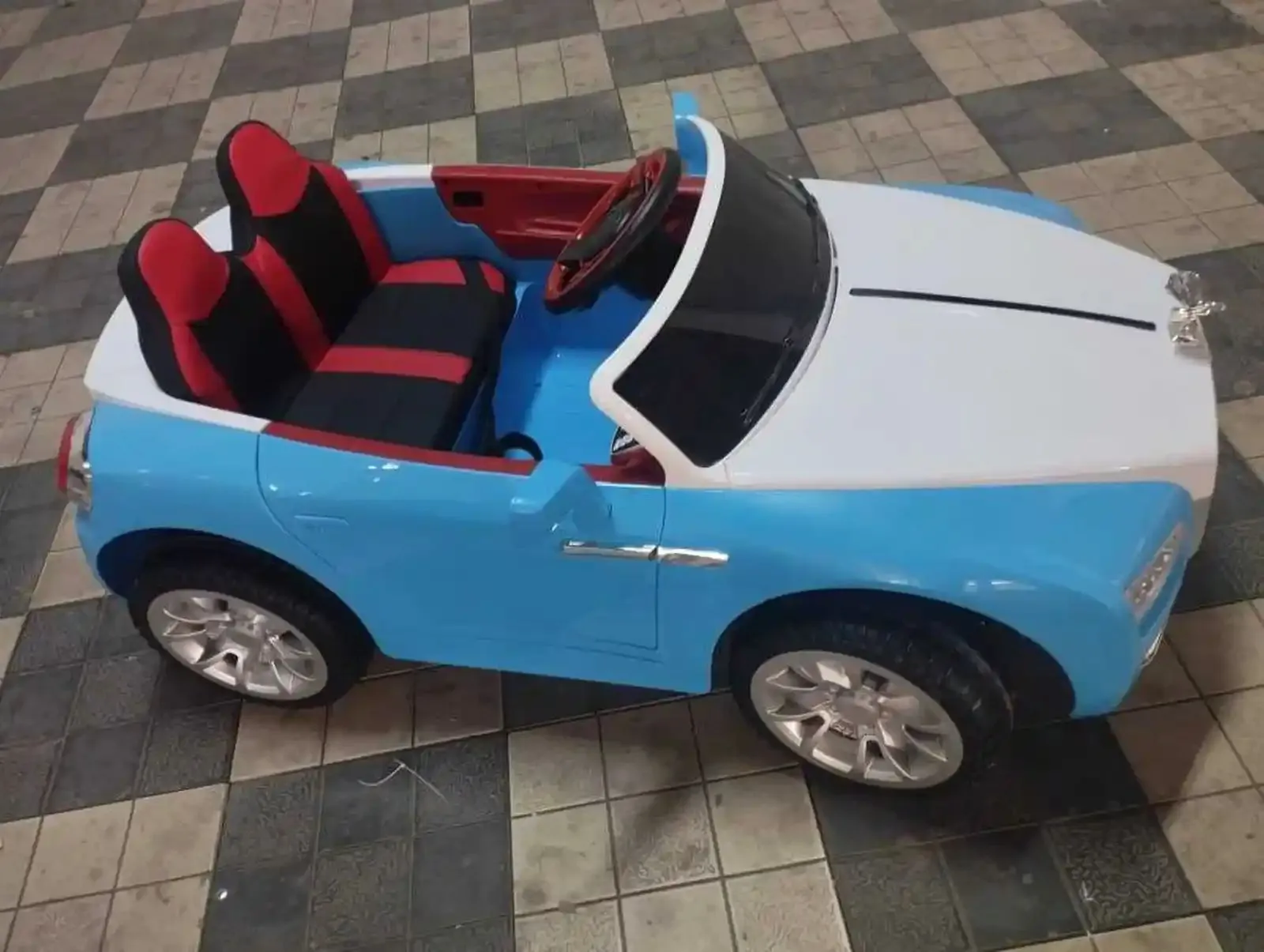 Детский электромобиль