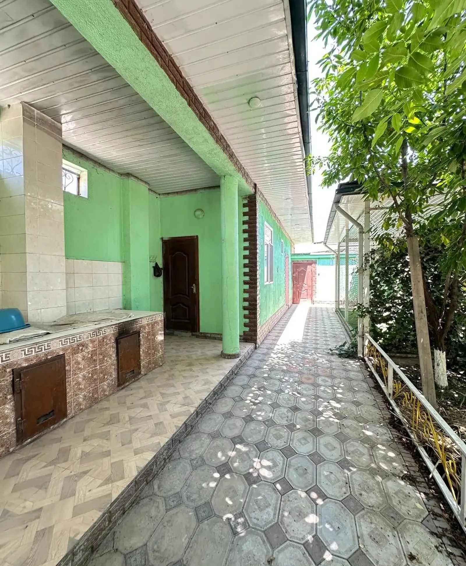 3 этажный, 6-комн. дом, 260 м², 8 соток, Сино
