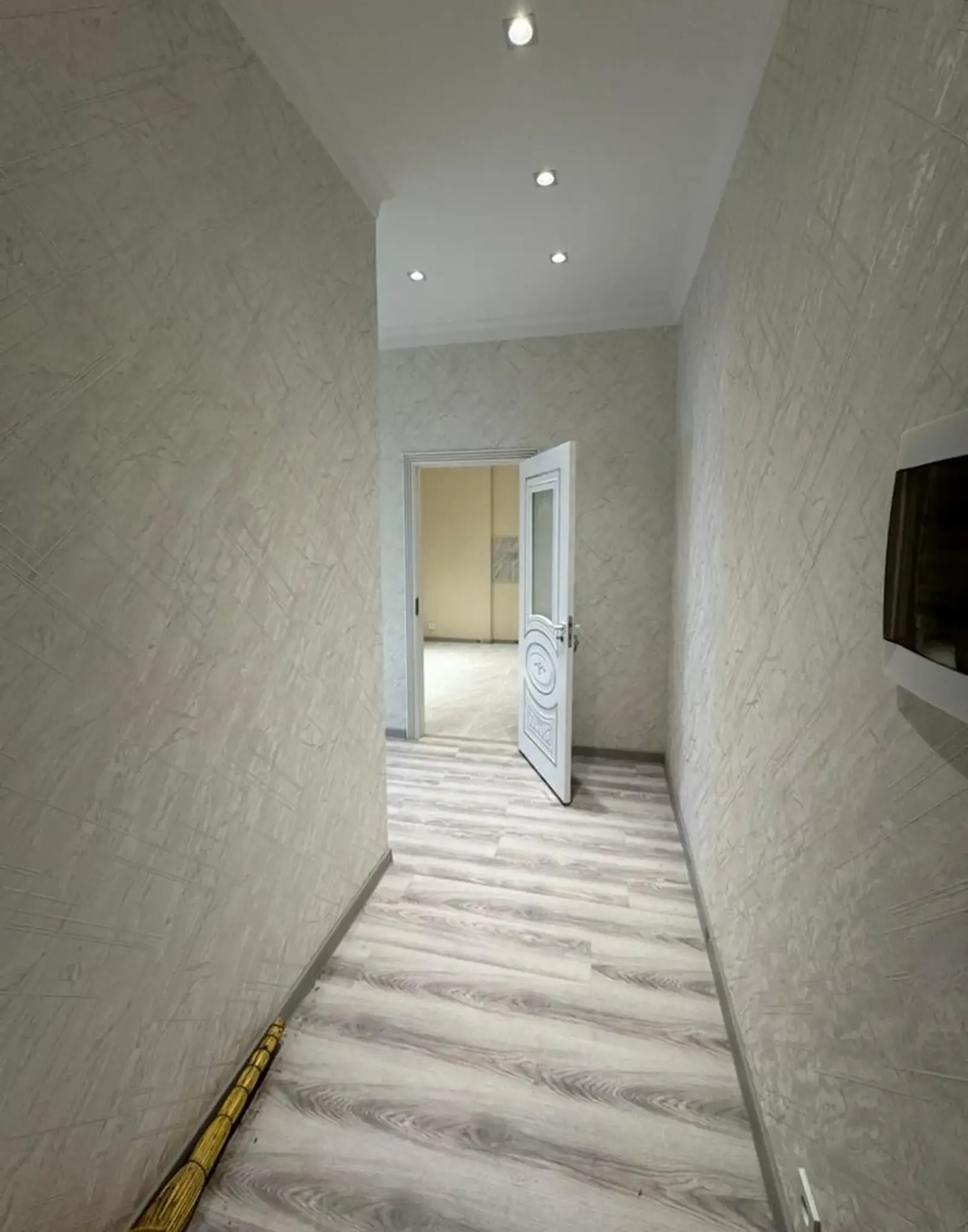2-комн. квартира, 1 этаж, 64 м², Сино, 33 мкр