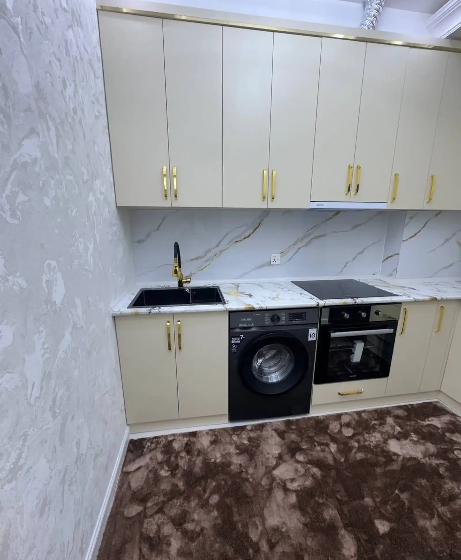 2-комн. квартира, 13 этаж, 73 м², Шохмансур