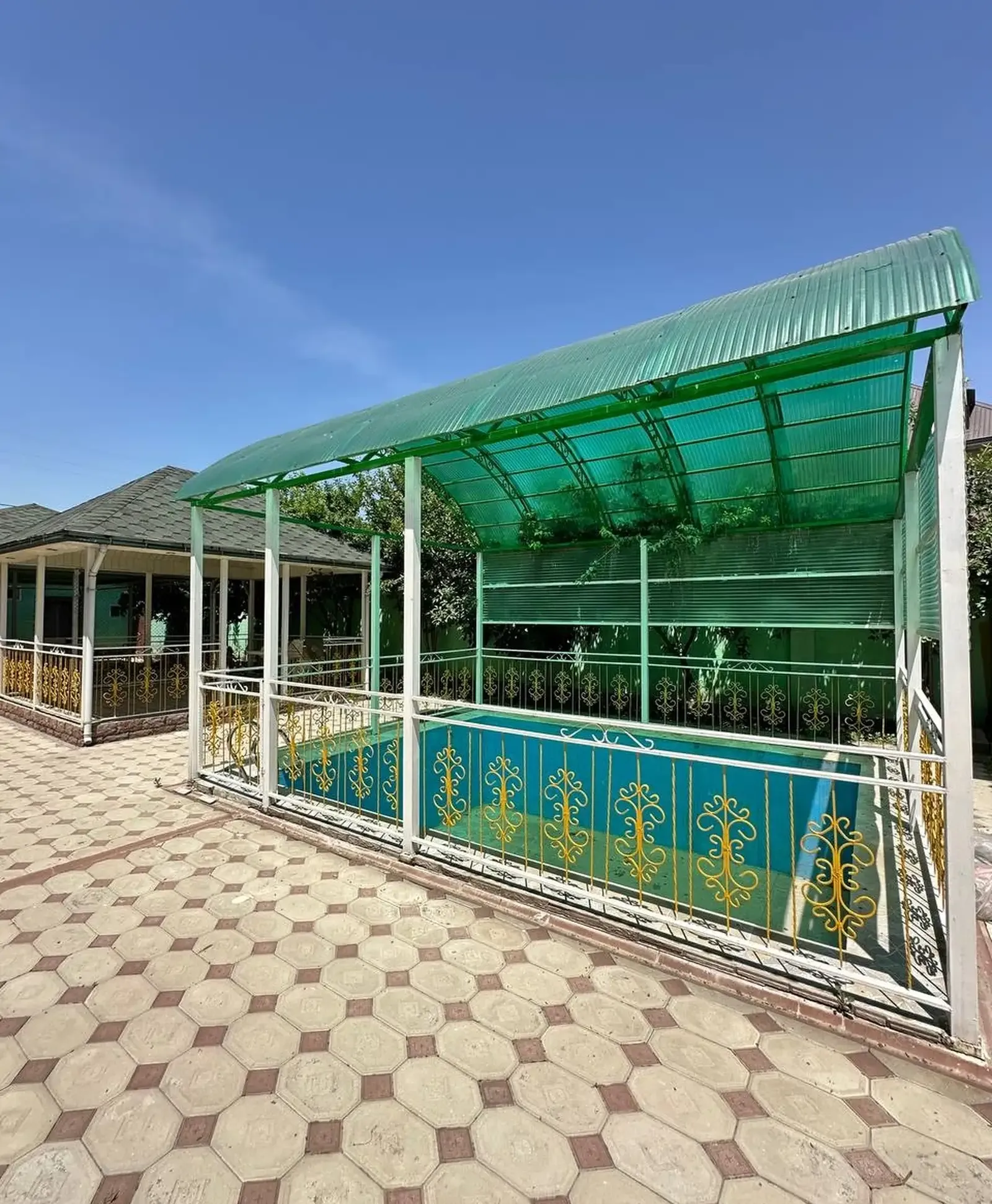 3 этажный, 6-комн. дом, 260 м², 8 соток, Сино