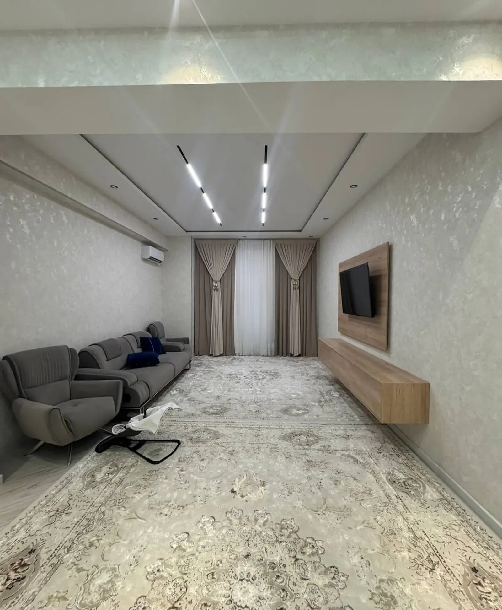 3-комн. квартира, 7 этаж, 135 м², Исмоили Сомони Овир,Пули Сангин