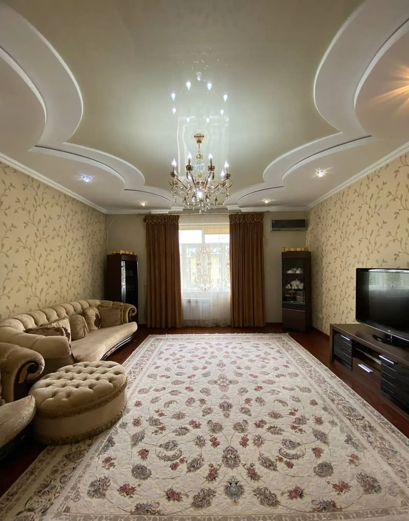4-комн. квартира, 4 этаж, 140 м², Сино 102мкр возле Ресторана Шахриёр