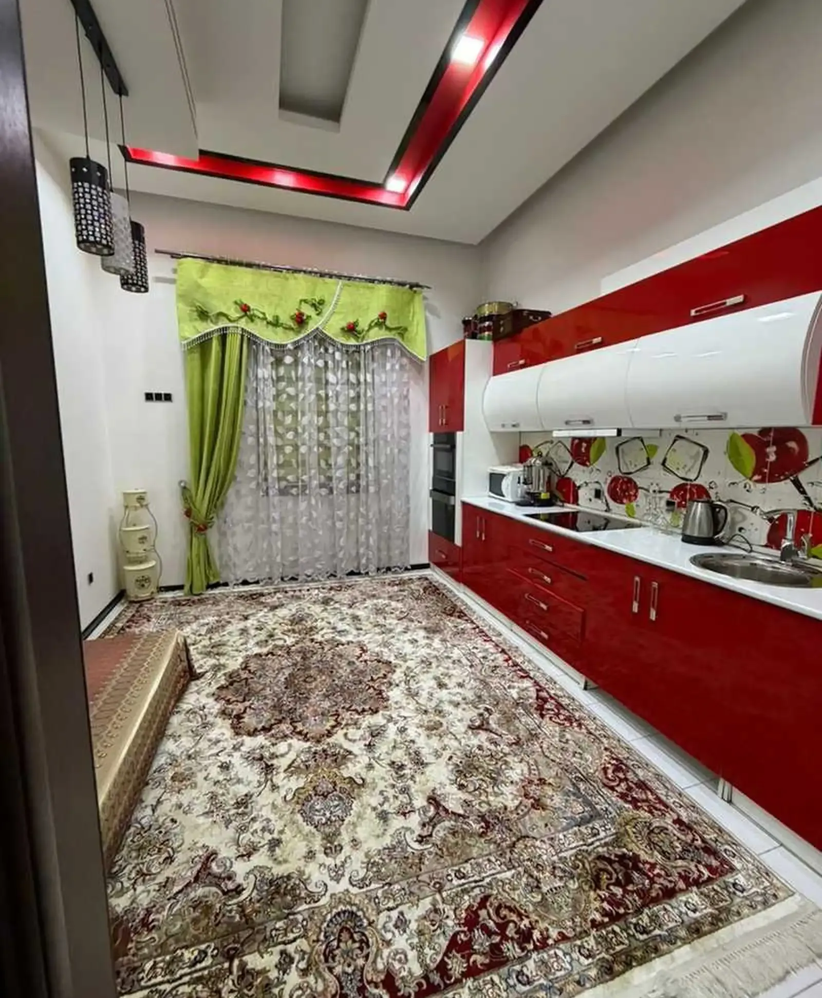 3-комн. квартира, 1 этаж, 155м², Сафо