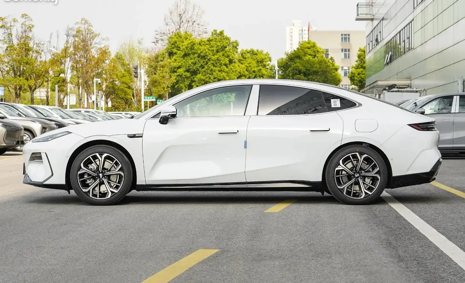 Geely Galaxy E8, 2025