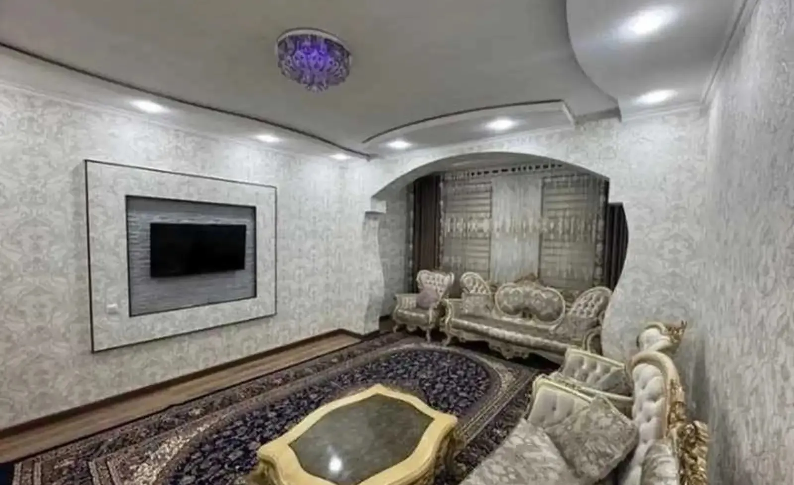 2-комн. квартира, 10 этаж, 60м², голубой экран