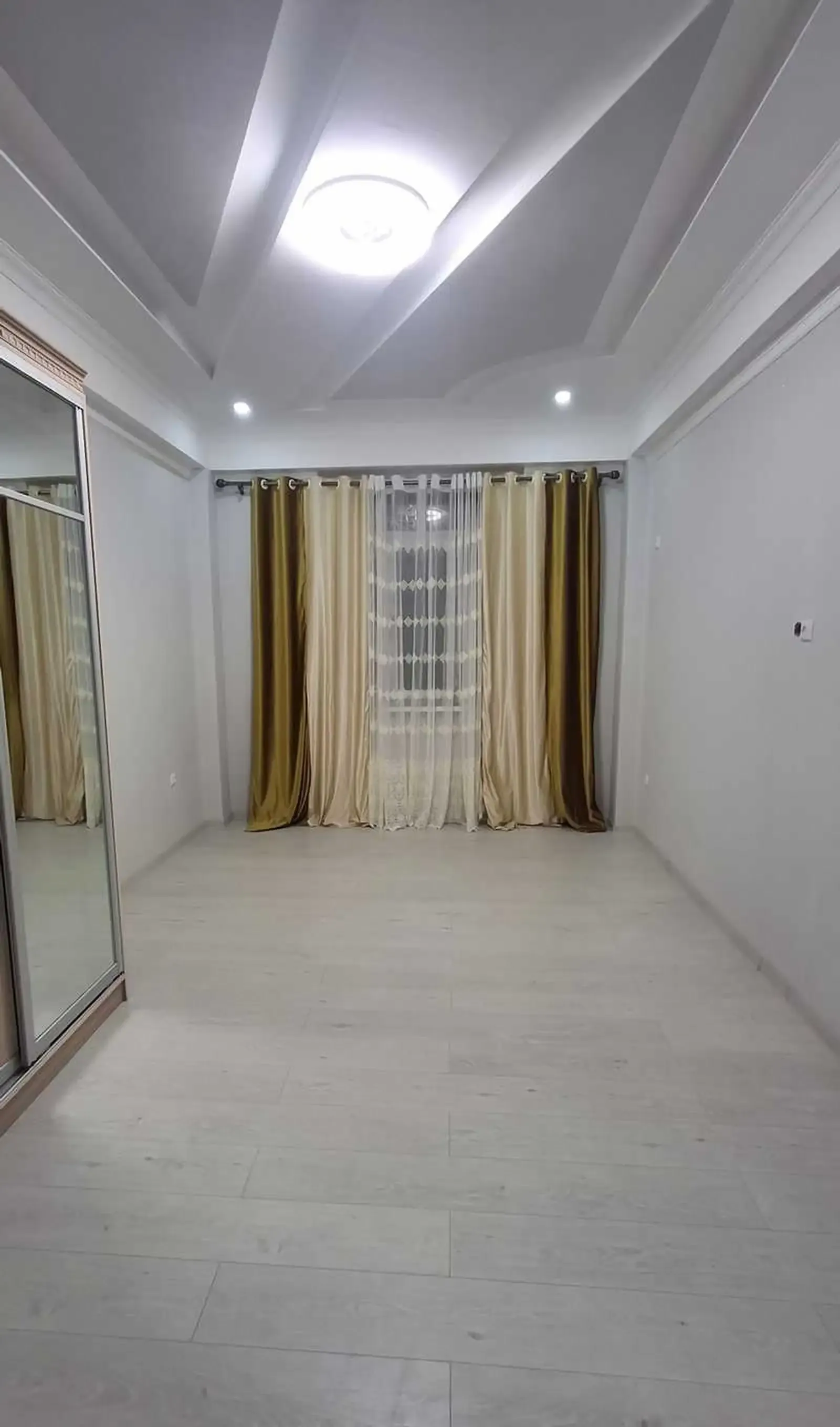 3-комн. квартира, 4 этаж, 100м², Фирдавси 64-мкр ру ба руи Бозори Корвон