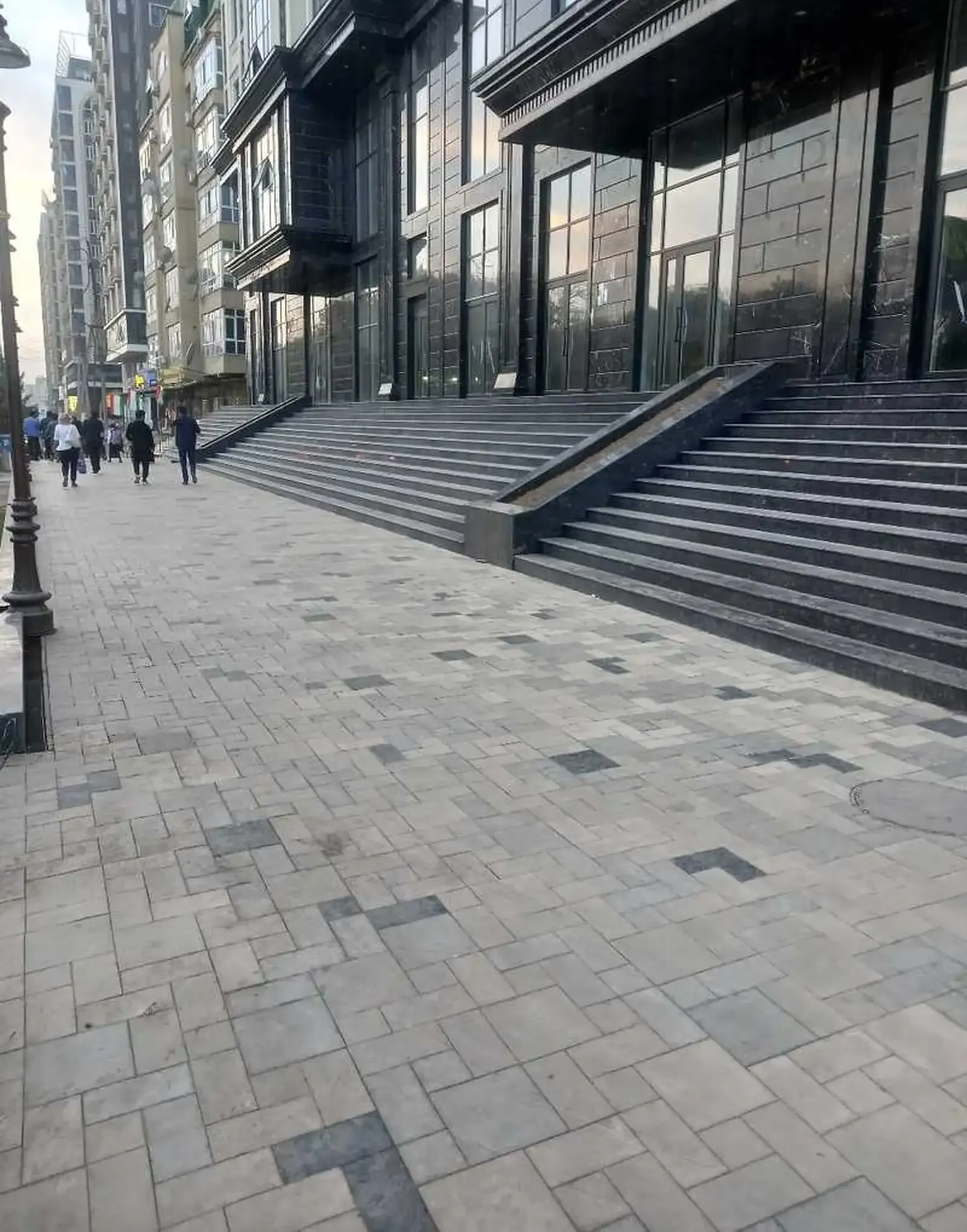 Помещение под магазин / салон, 168м², И Сомонӣ