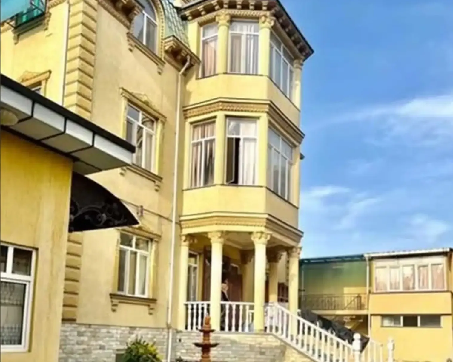 3-этажный, 12 комнатный дом, 480 м², Сомони