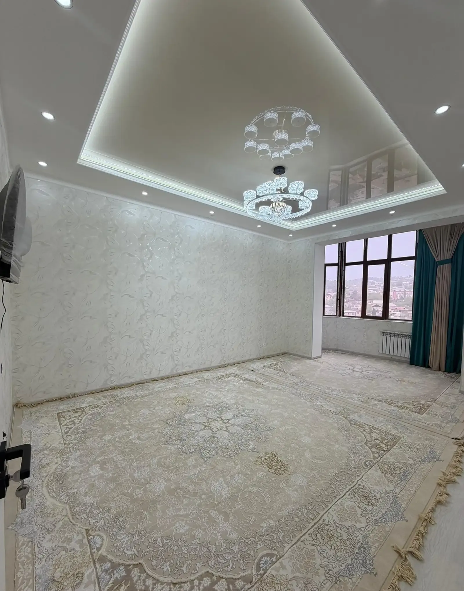 2-комн. квартира, 12 этаж, 81 м², н.Шохмансур