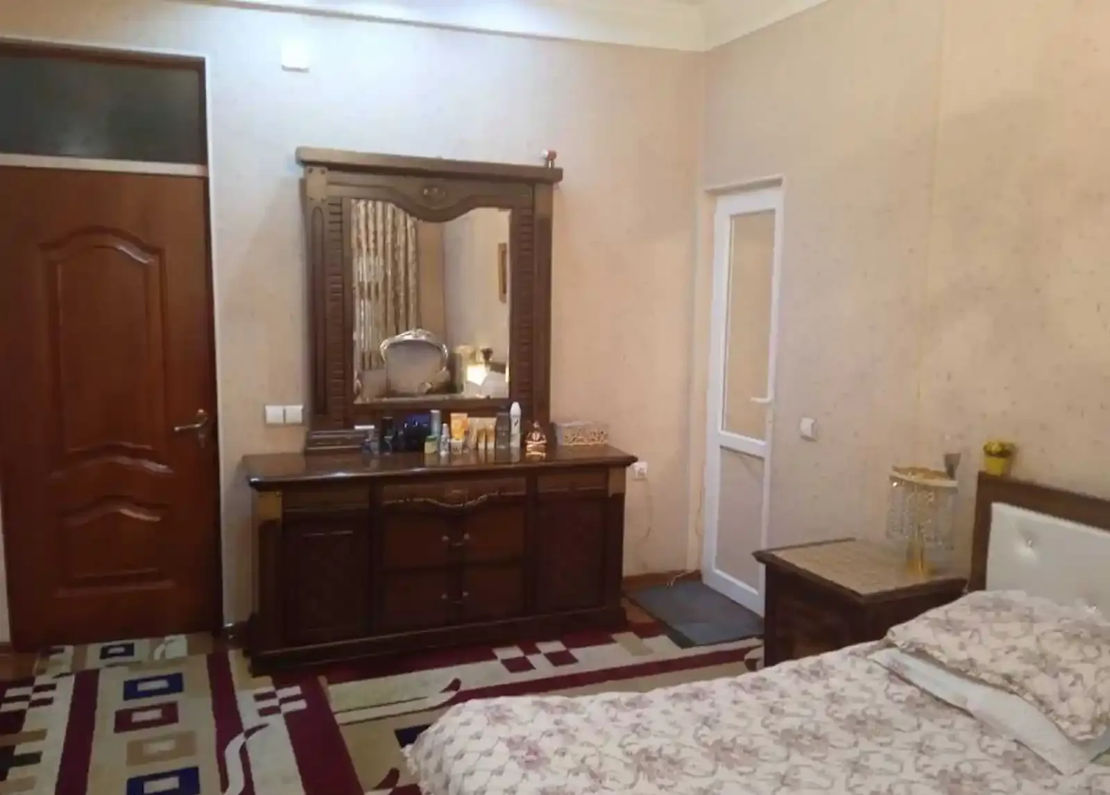 2-этажный, 7 комнатный дом, 260 м², Роддом 1