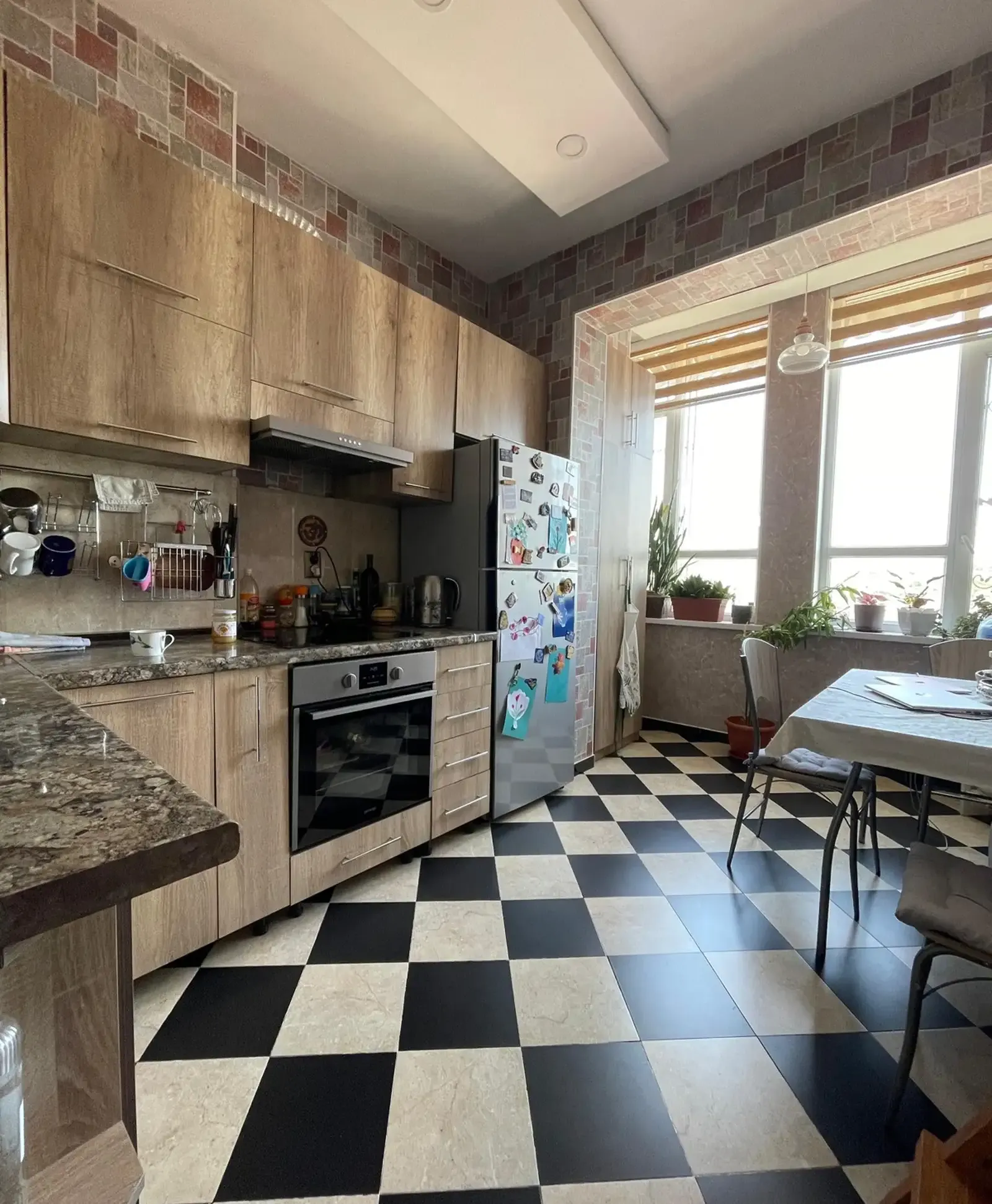 3-комн. квартира, 13 этаж, 85 м², дом над ЮСКОМ, рядом с ТРЦ Ашан
