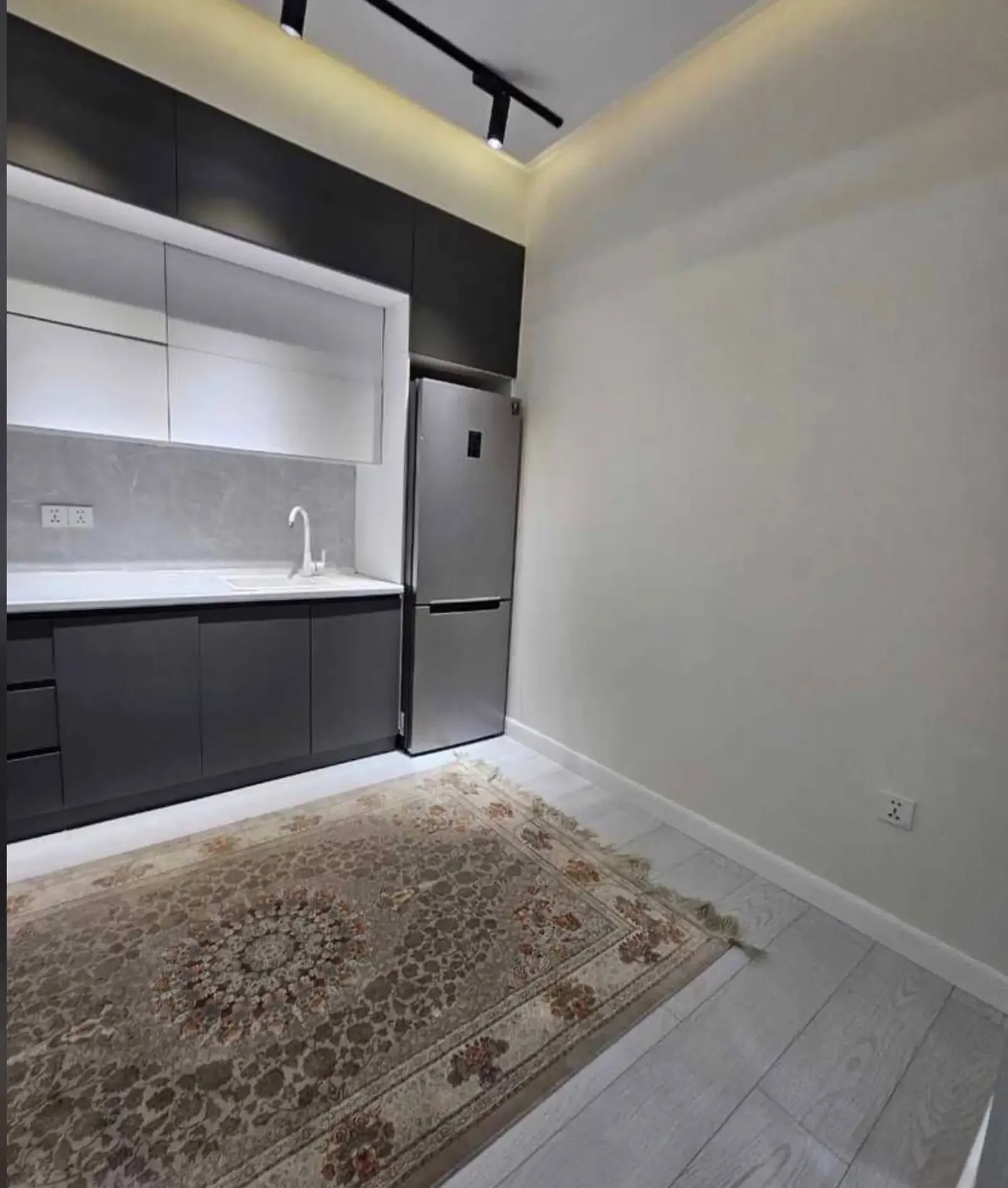 2-комн. квартира, 12 этаж, 61 м², Шохмансур