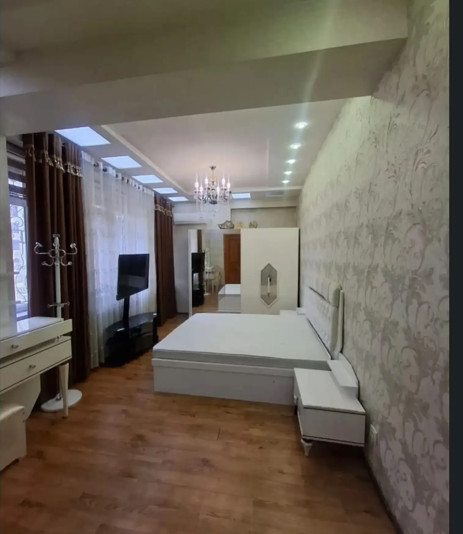 3-комн. квартира, 2 этаж, 130м², Сомони