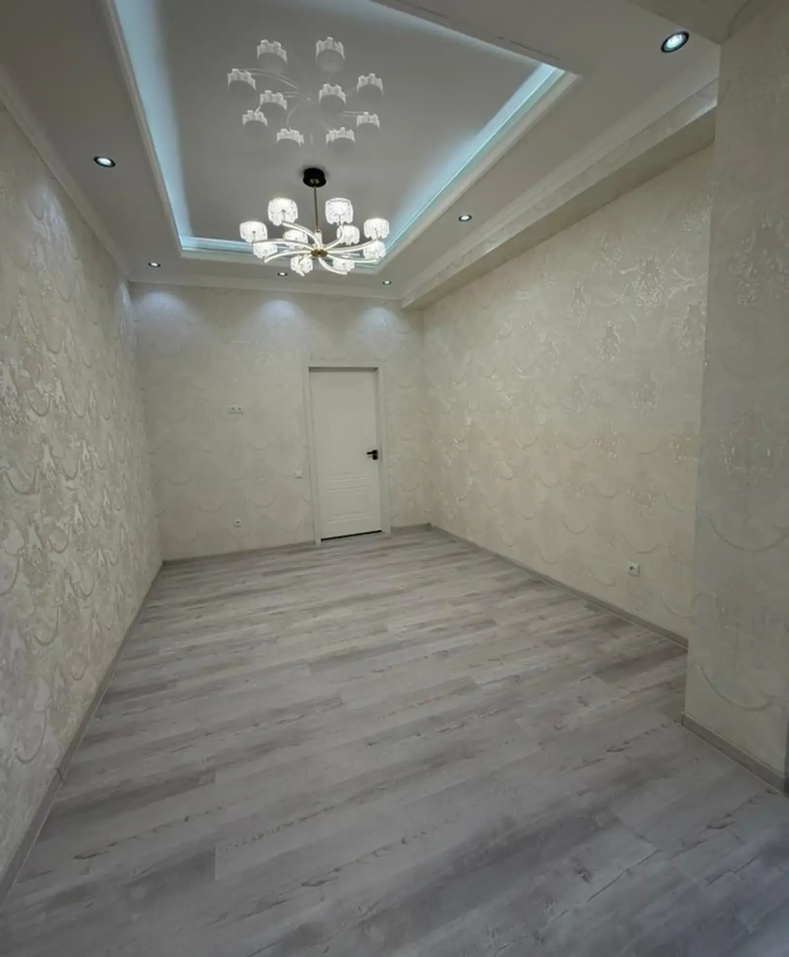 3-комн. квартира, 14 этаж, 100м², шохмансур поворот аэропорт 3 баз