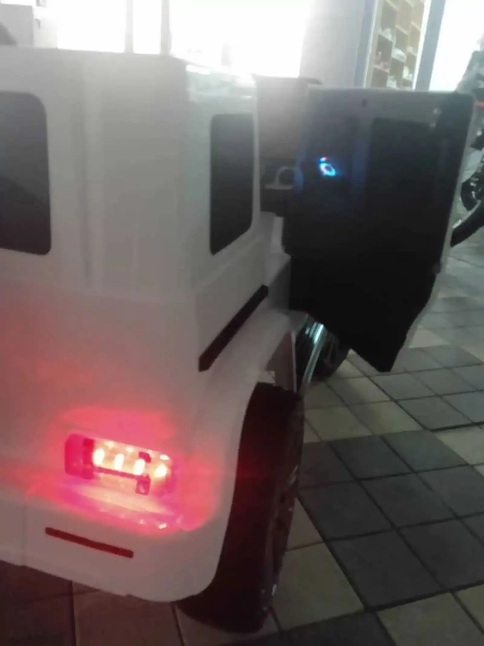 Детский электромобиль