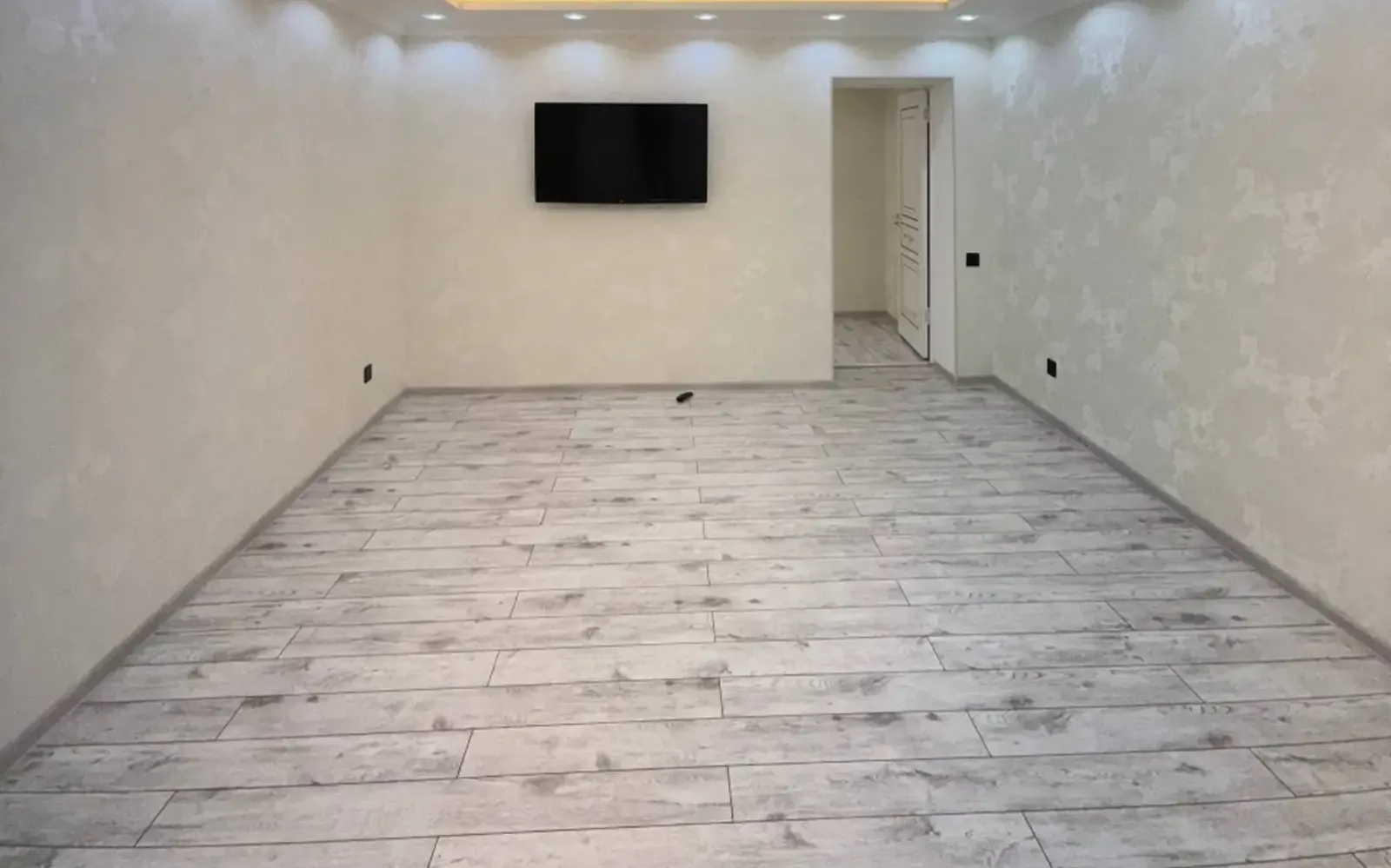 3-комн. квартира, Цокольный этаж, 75 м², Сино, 33мкр, КФС