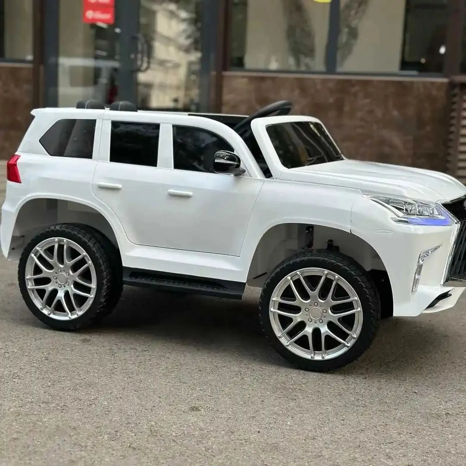 Детский электромобиль