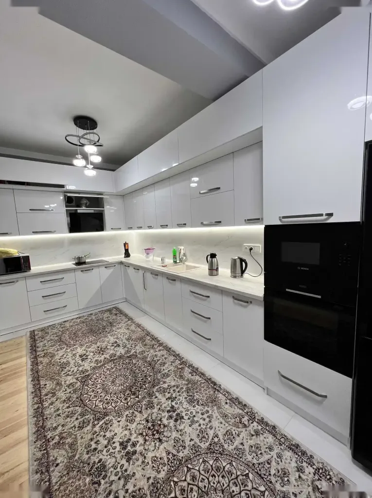 3-комн. квартира, 5 этаж, 107 м², Садбарг, Улица Айни, дом Вайкики, Шохмансур