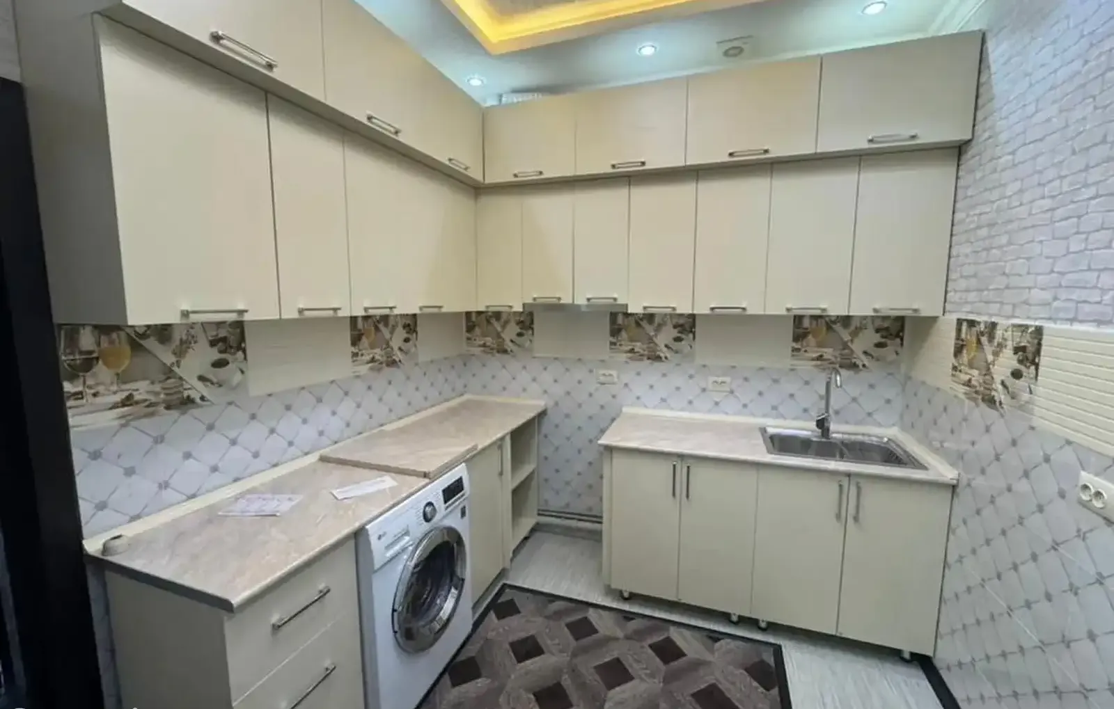 3-комн. квартира, 2 этаж, 80м², И.Сомони