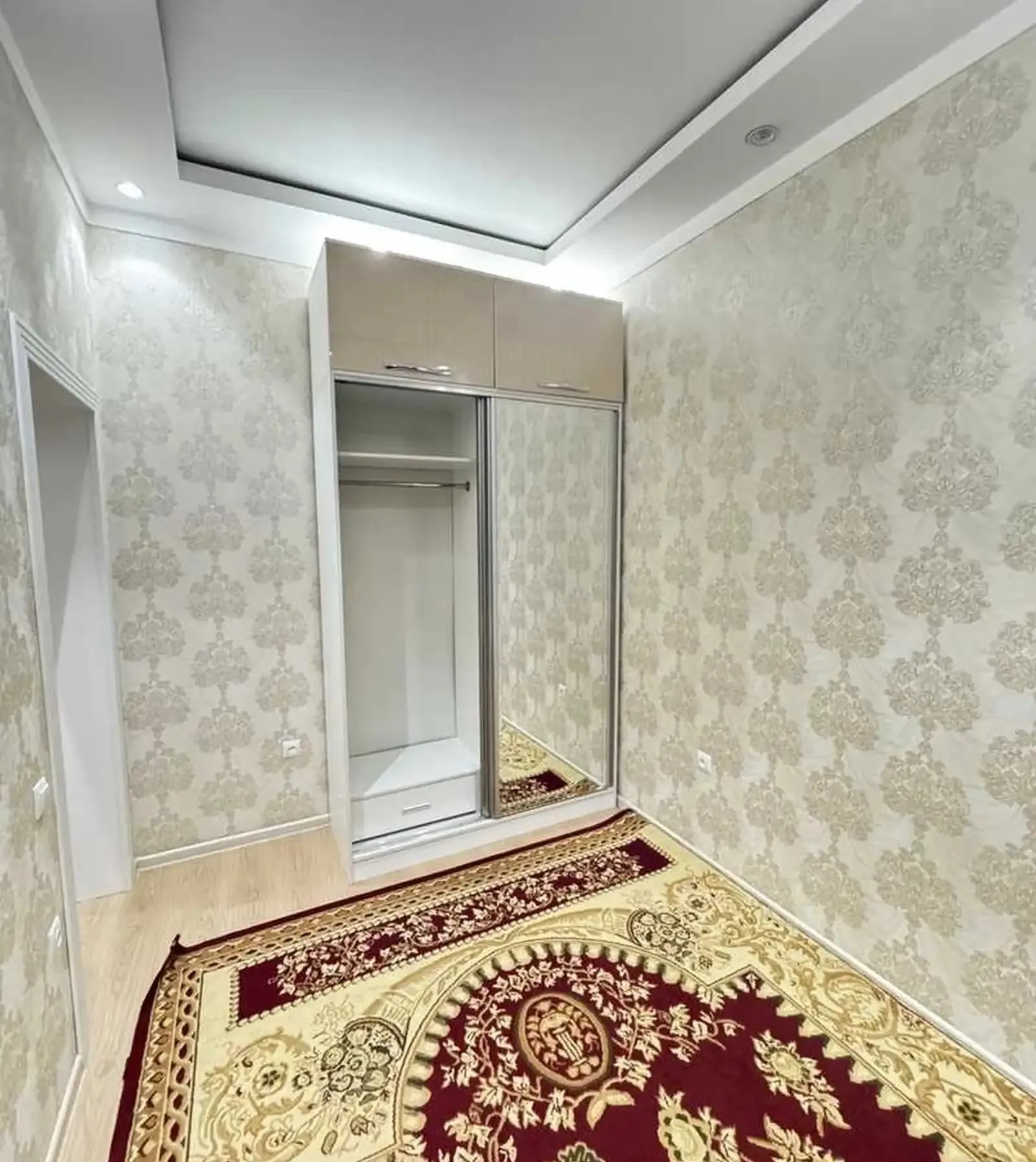 3-комн. квартира, 2 этаж, 100м², Сино