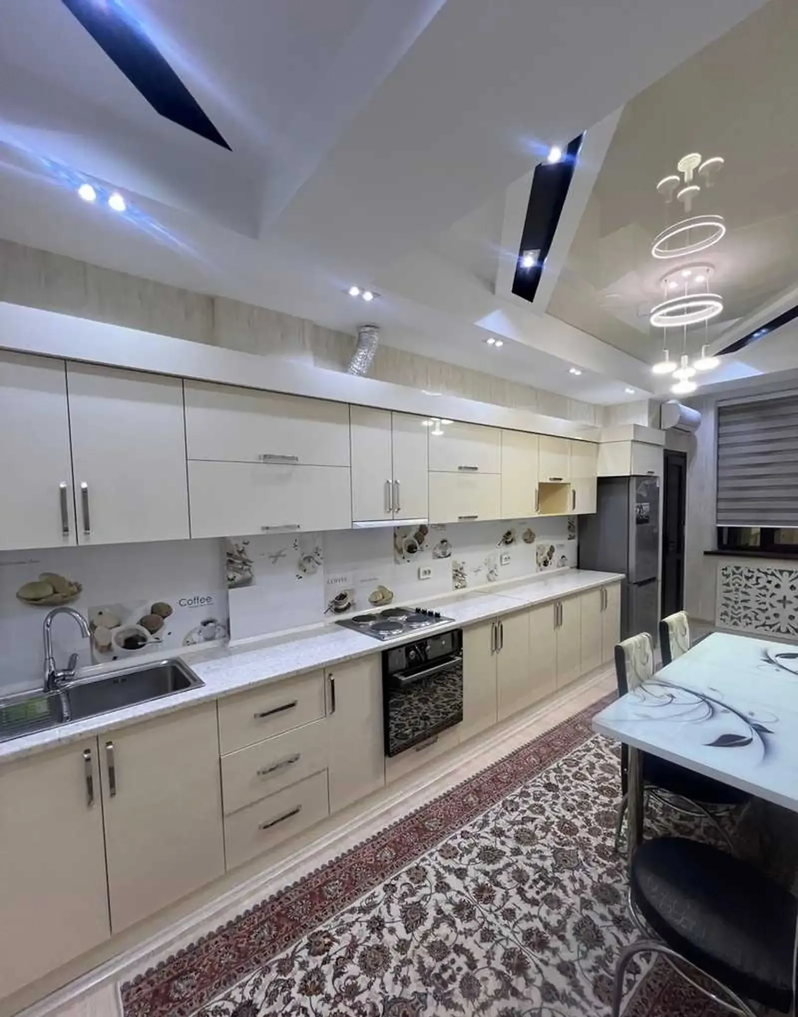 3-комн. квартира, 6 этаж, 122м², Повороти Аэропорт (4-дома)