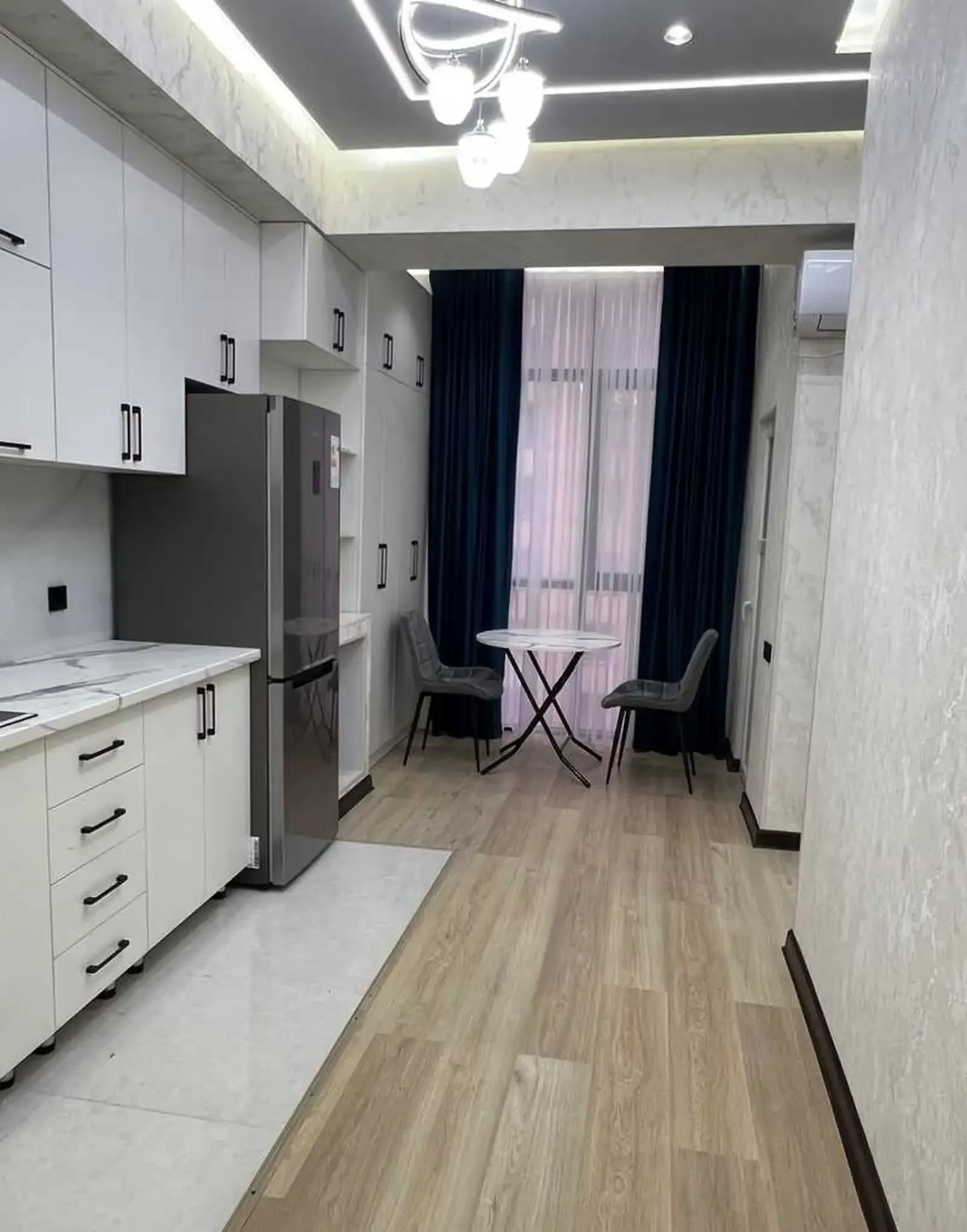 2-комн. квартира, 9 этаж, 52м², Овир, Гранд отель