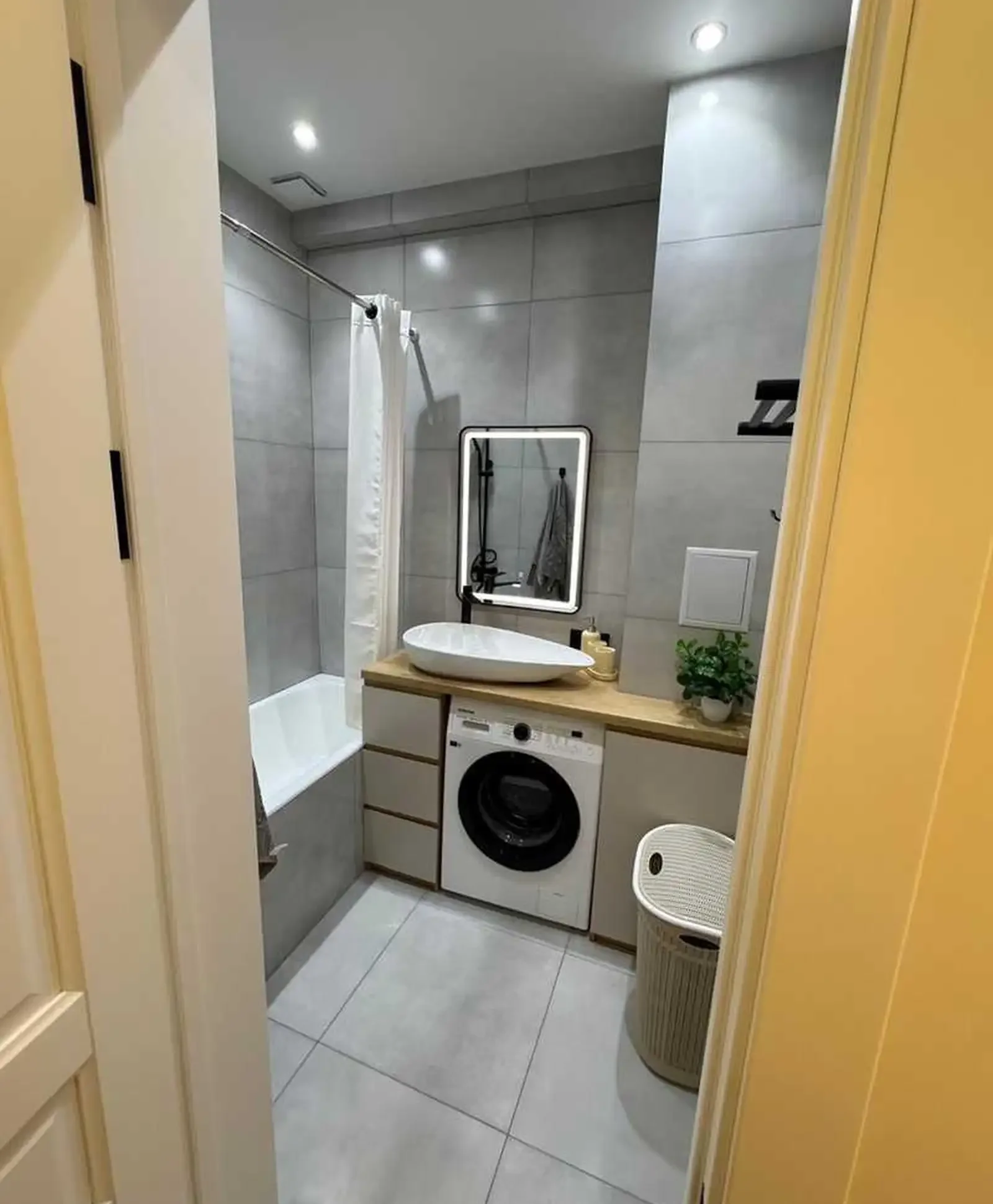 3-комн. квартира, 13 этаж, 108м², Шохмансур Овир