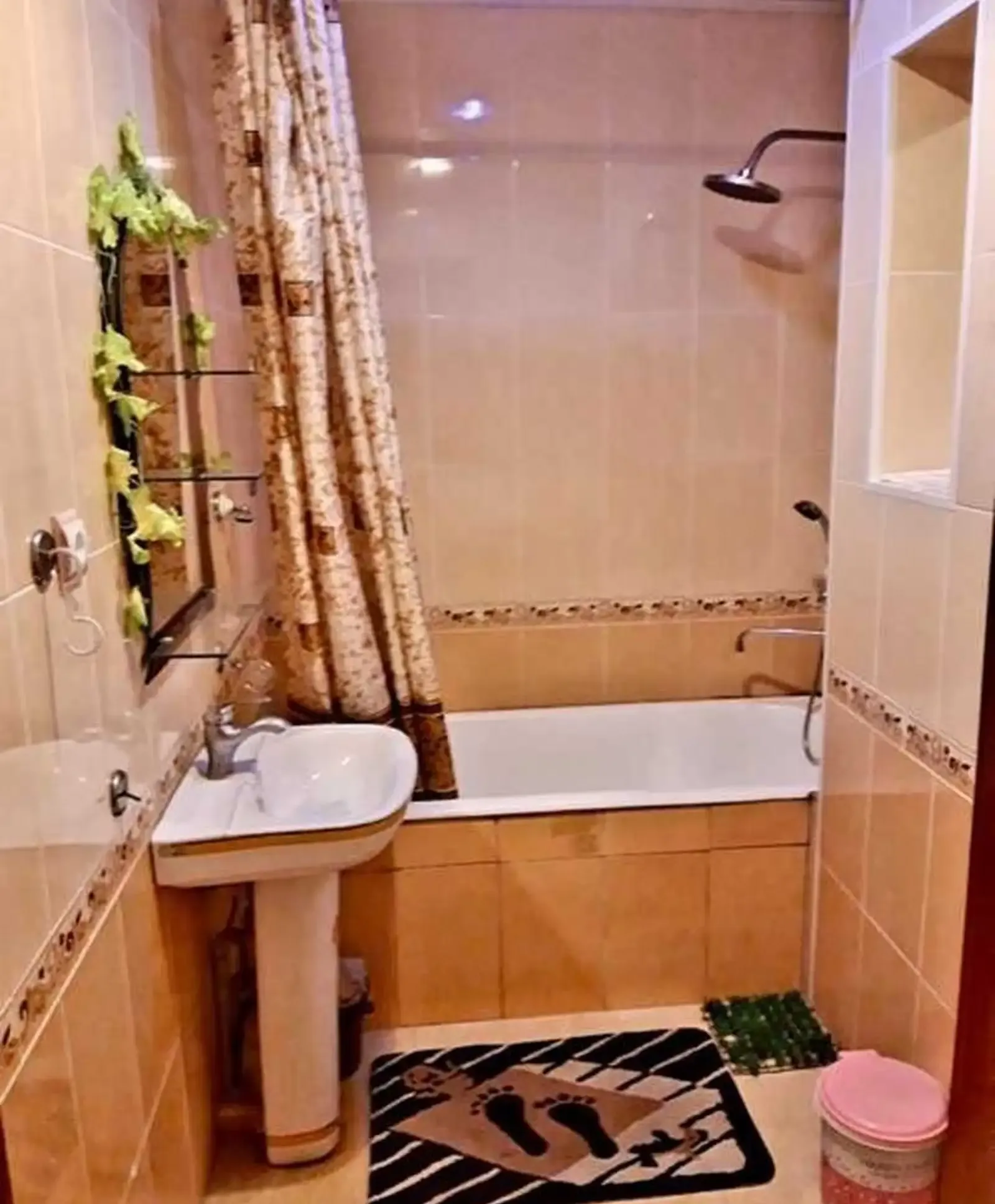 3-комн. квартира, 9 этаж, 112м², 82мкр, кӯчаи Шамсӣ, Маркази савдои Саодат