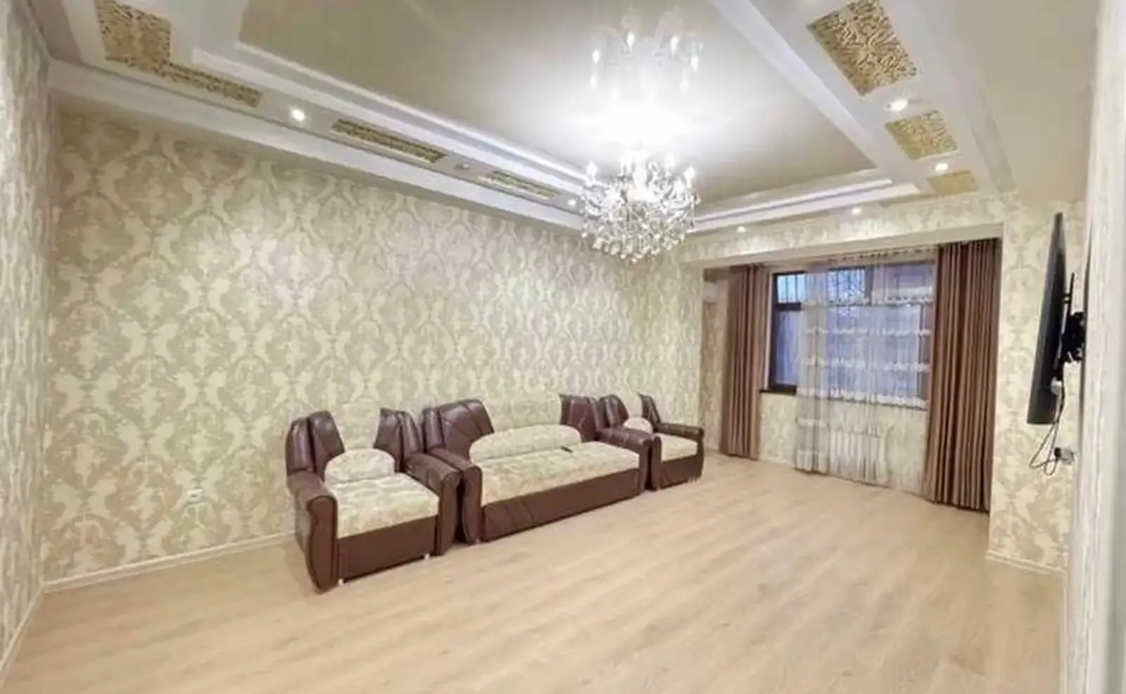 3-комн. квартира, 2 этаж, 105м², Сино